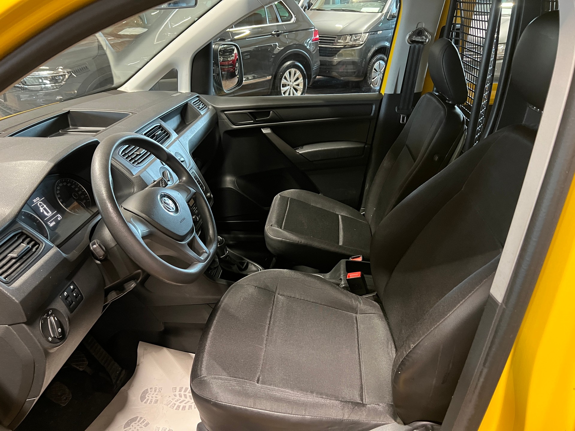 VW Caddy 2.0TDI BlueMotion Technology-image-8