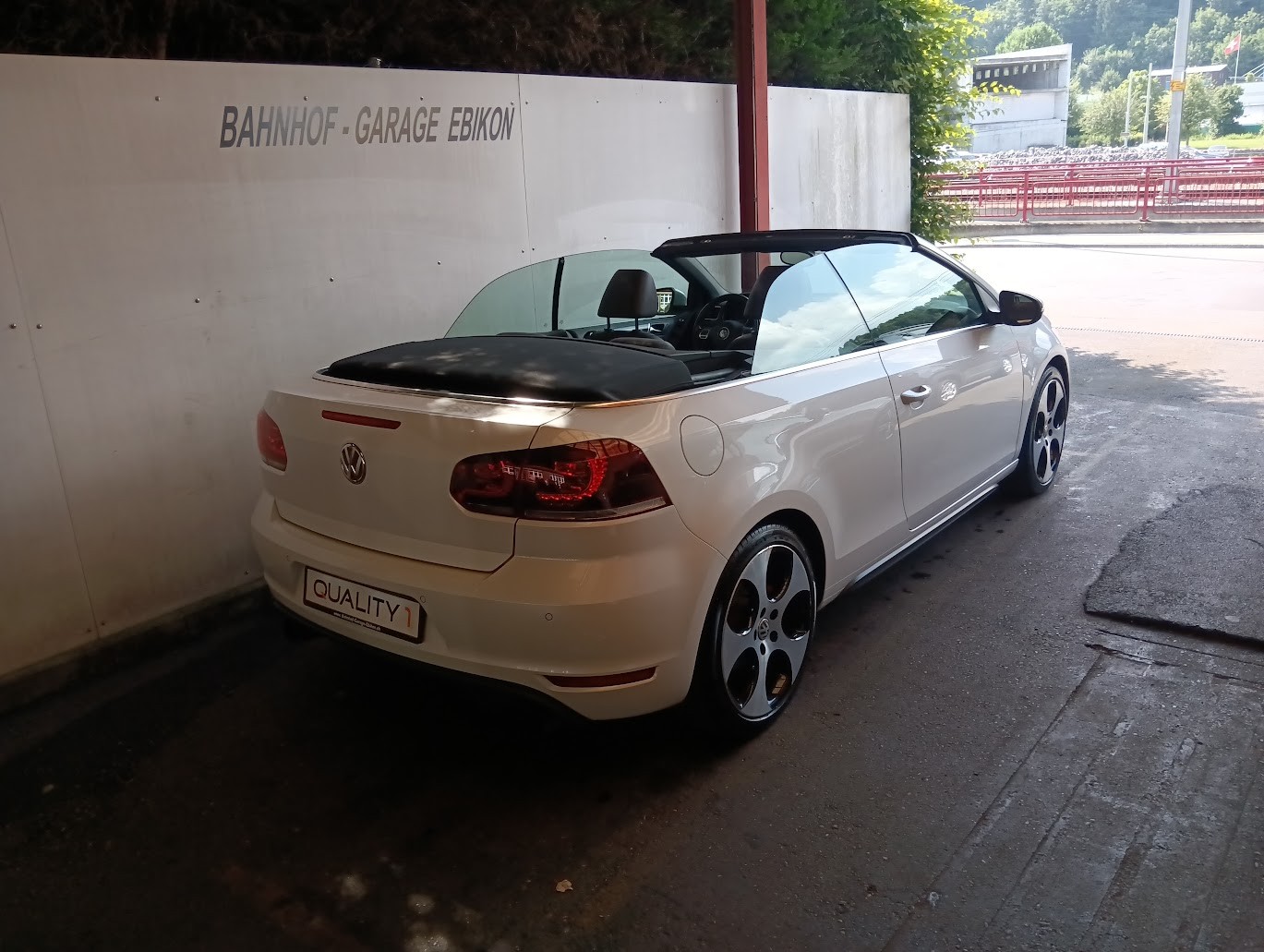 VW Golf Cabrio 2.0 TSI GTI DSG-image-2