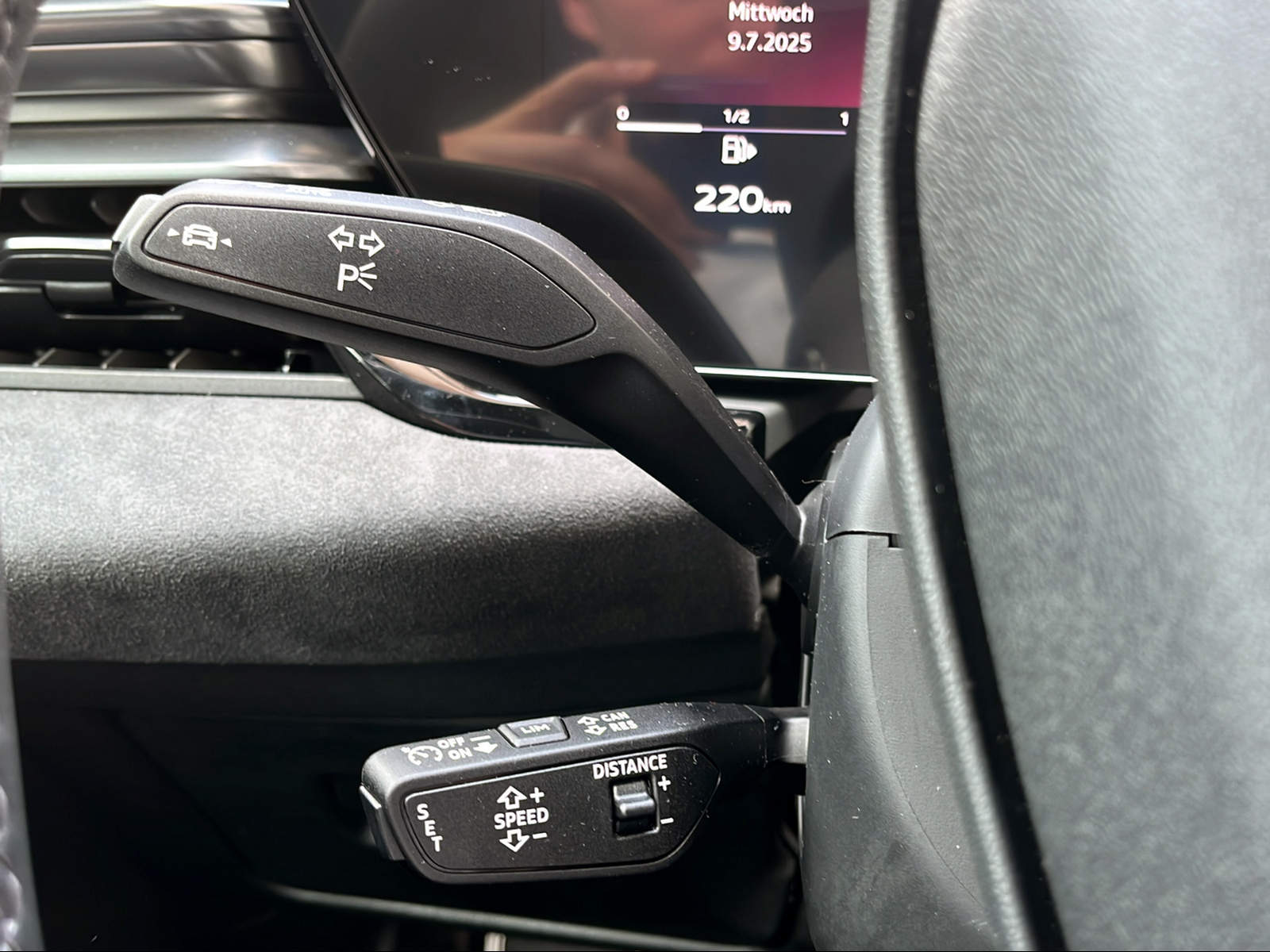 AUDI A5 Avant TFSI quattro 150 kW S tronic Mythosschwarz Metallic-image-15