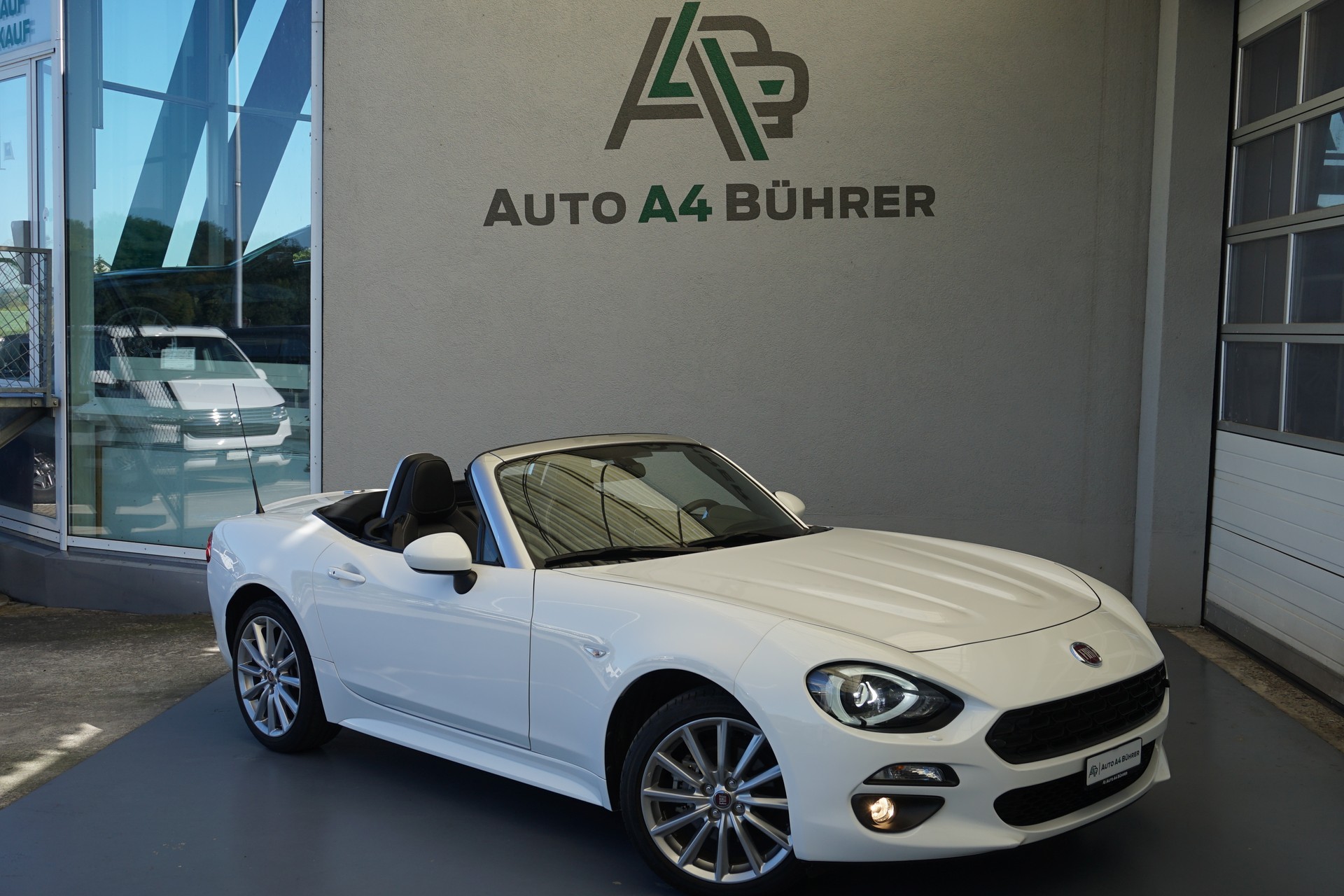 FIAT 124 Spider 1.4 TB Lusso Automat 140PS-image-2