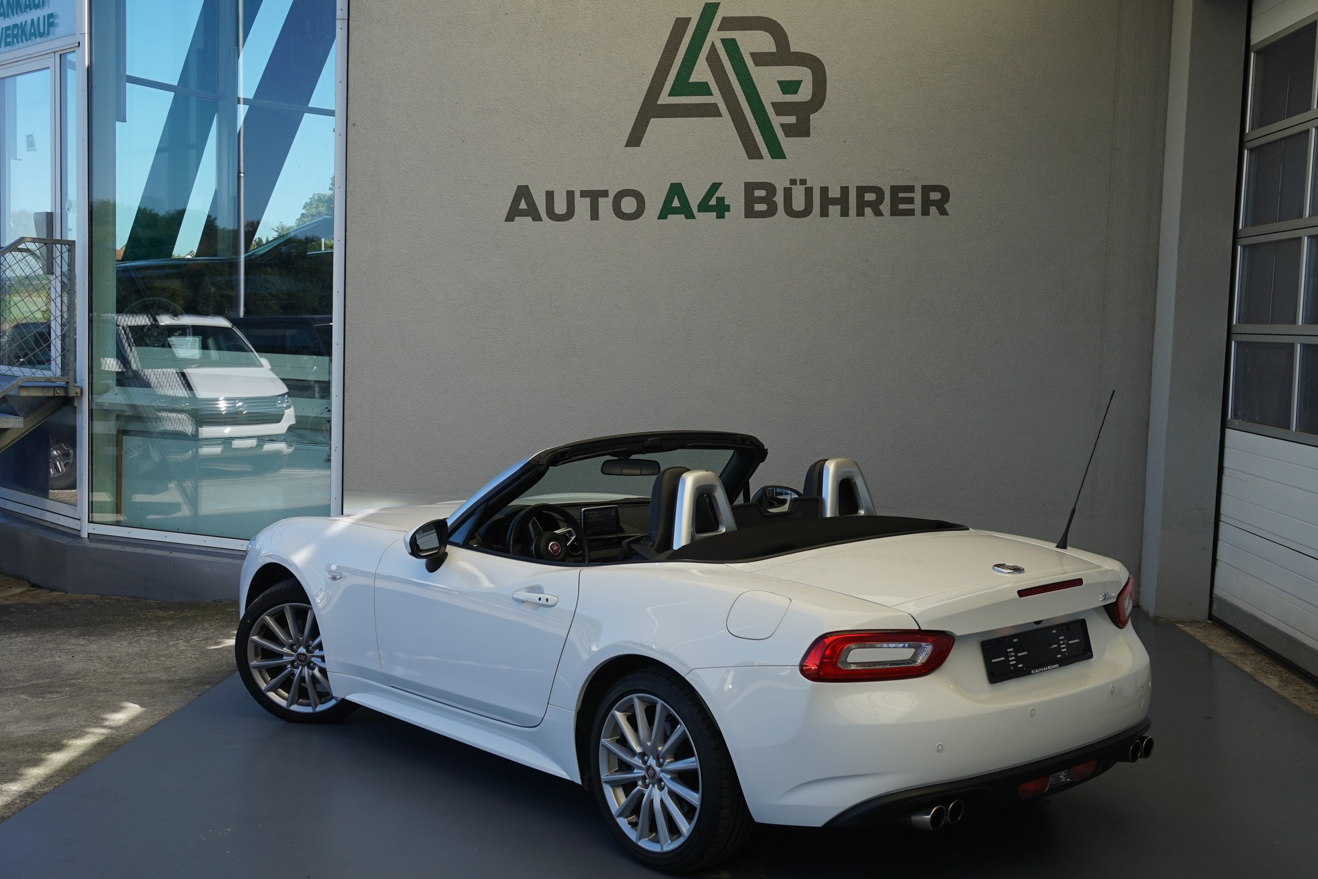 FIAT 124 Spider 1.4 TB Lusso Automat 140PS-image-11