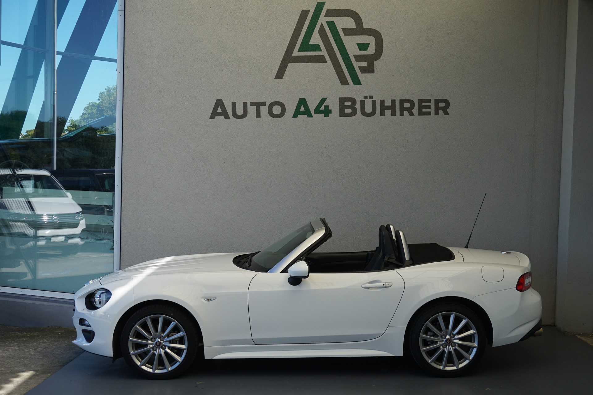 FIAT 124 Spider 1.4 TB Lusso Automat 140PS-image-1