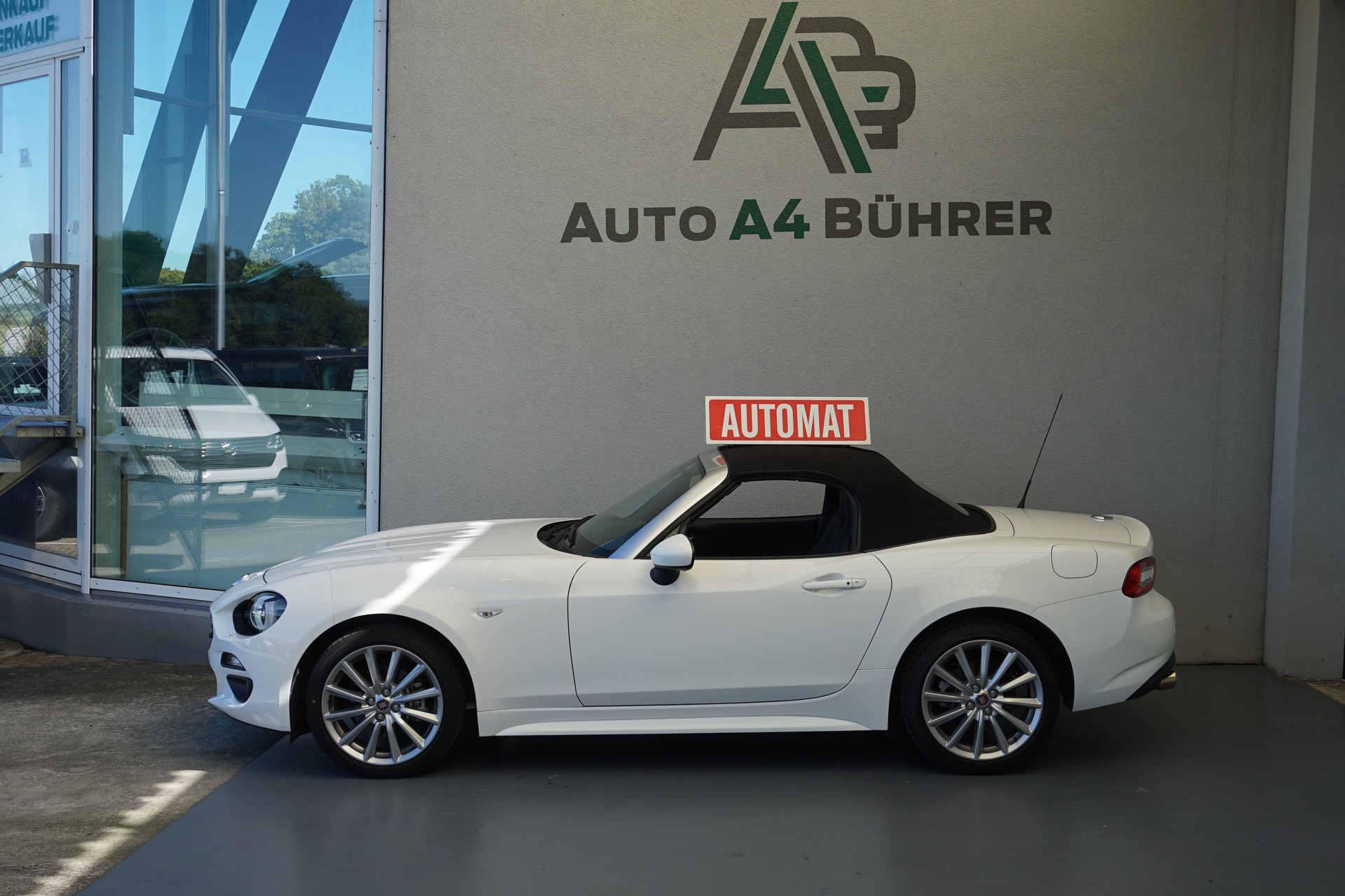 FIAT 124 Spider 1.4 TB Lusso Automat 140PS-image-0