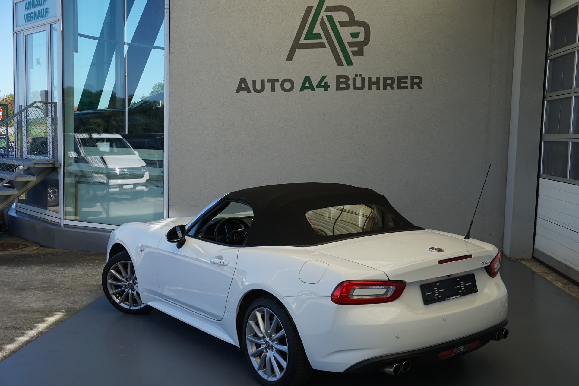 FIAT 124 Spider 1.4 TB Lusso Automat 140PS-image-10