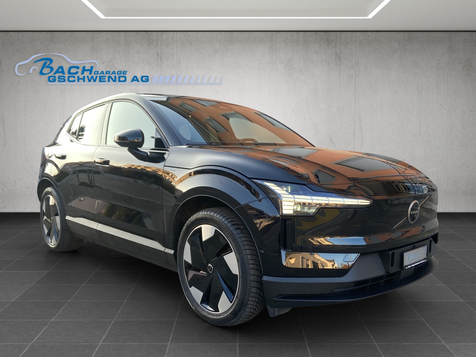 VOLVO EX30 E60 69kWh Twin Ultra-image-1
