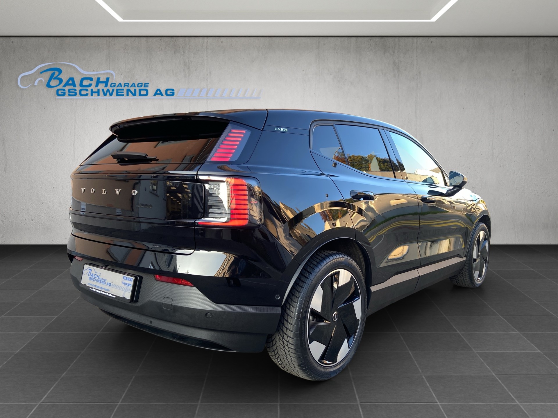 VOLVO EX30 E60 69kWh Twin Ultra-image-3