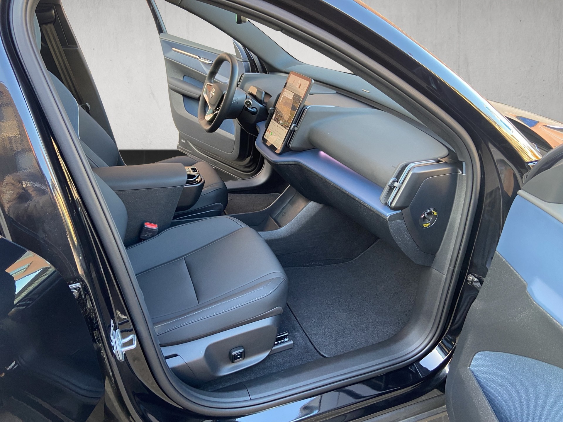 VOLVO EX30 E60 69kWh Twin Ultra-image-11