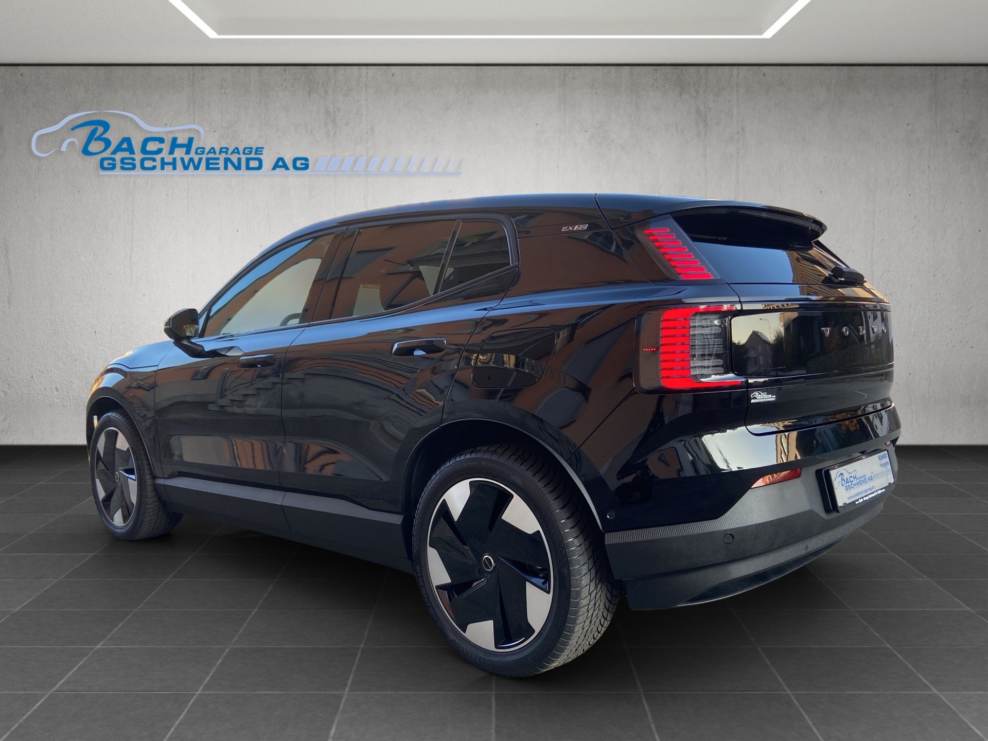 VOLVO EX30 E60 69kWh Twin Ultra-image-4