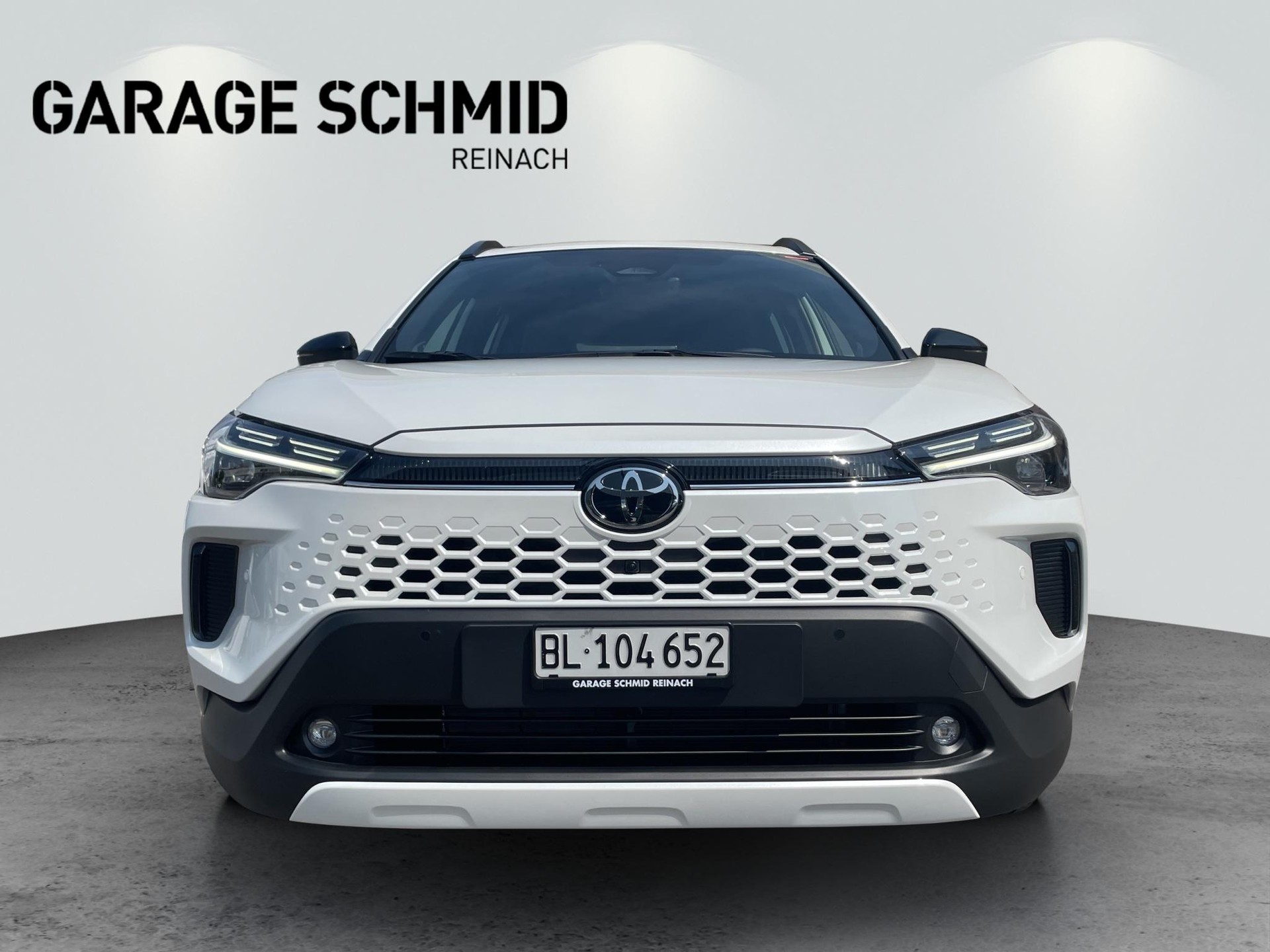 TOYOTA Corolla Cross 2.0 HSD Premium AWD-i-showroom-element-1