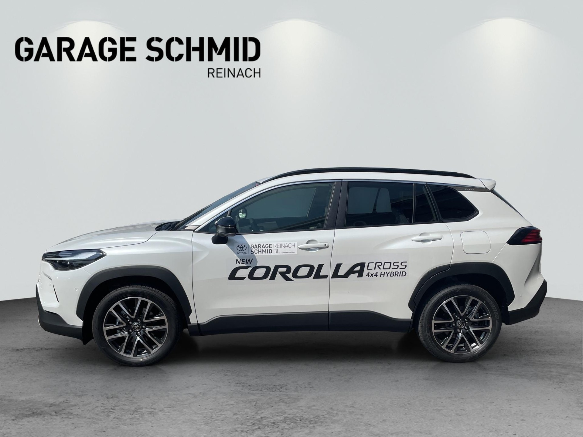 TOYOTA Corolla Cross 2.0 HSD Premium AWD-i-showroom-element-3