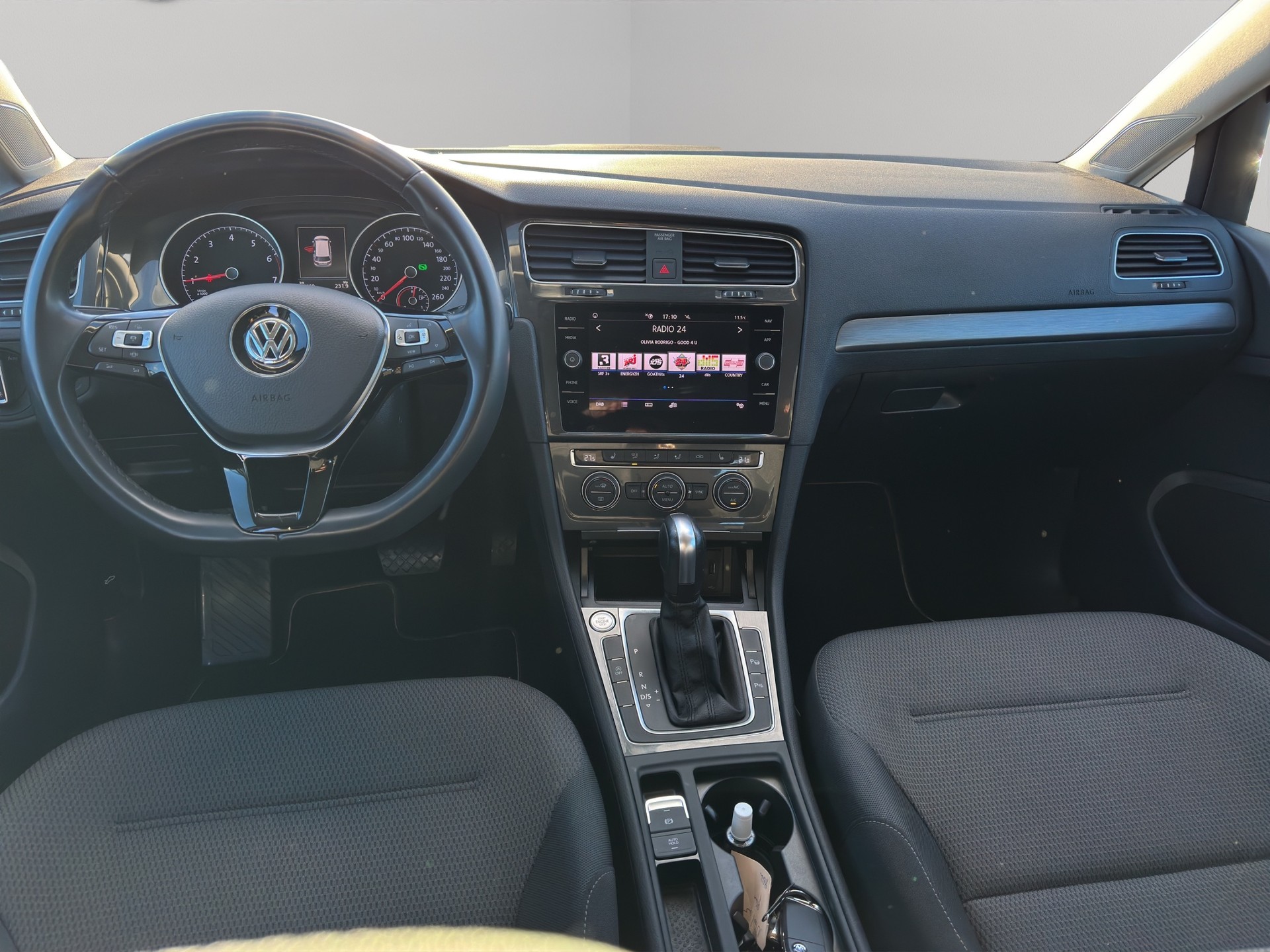 VW Golf Variant 1.5 TGI BlueMotion Comfortline DSG-image-11