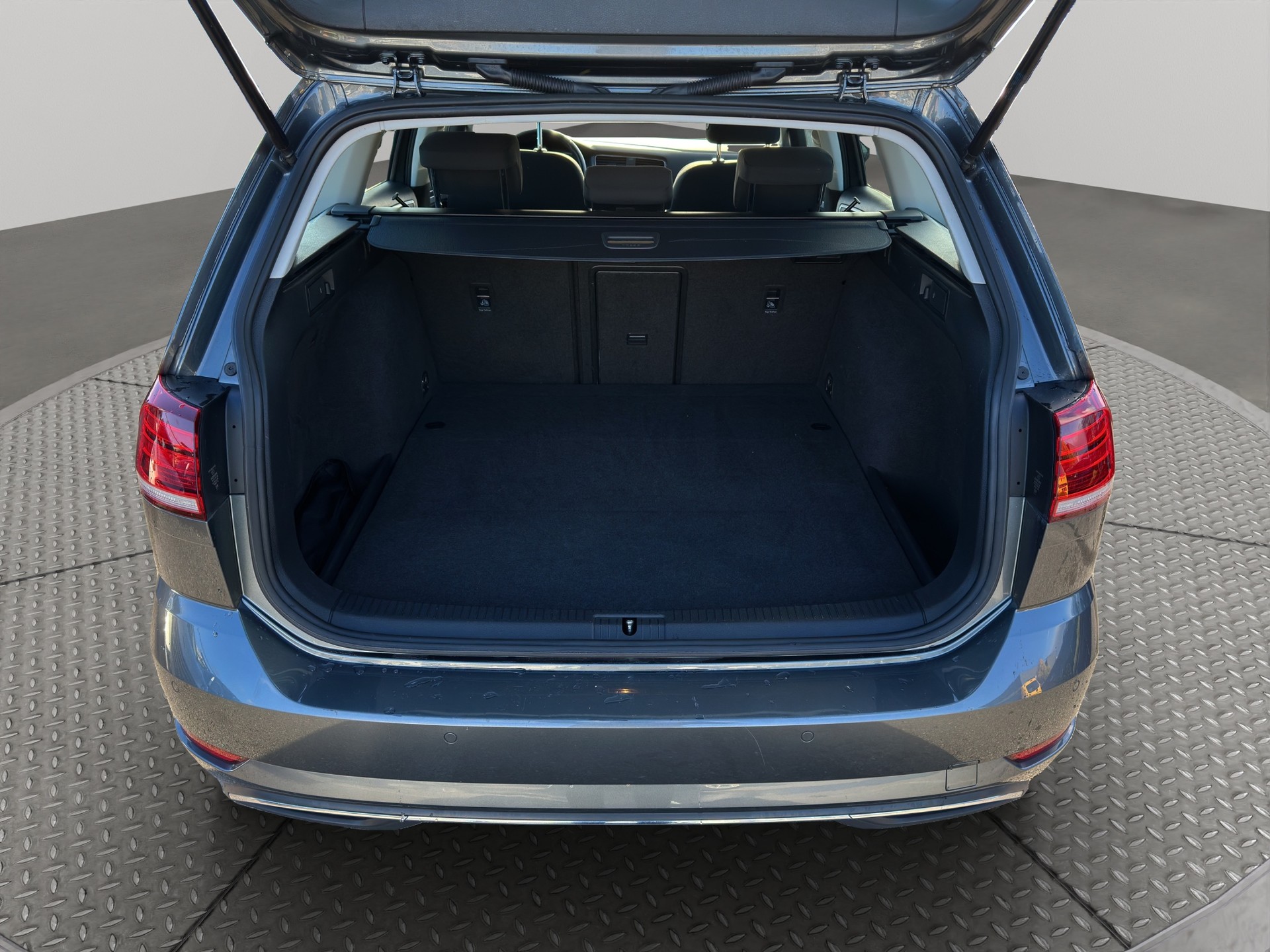 VW Golf Variant 1.5 TGI BlueMotion Comfortline DSG-image-15