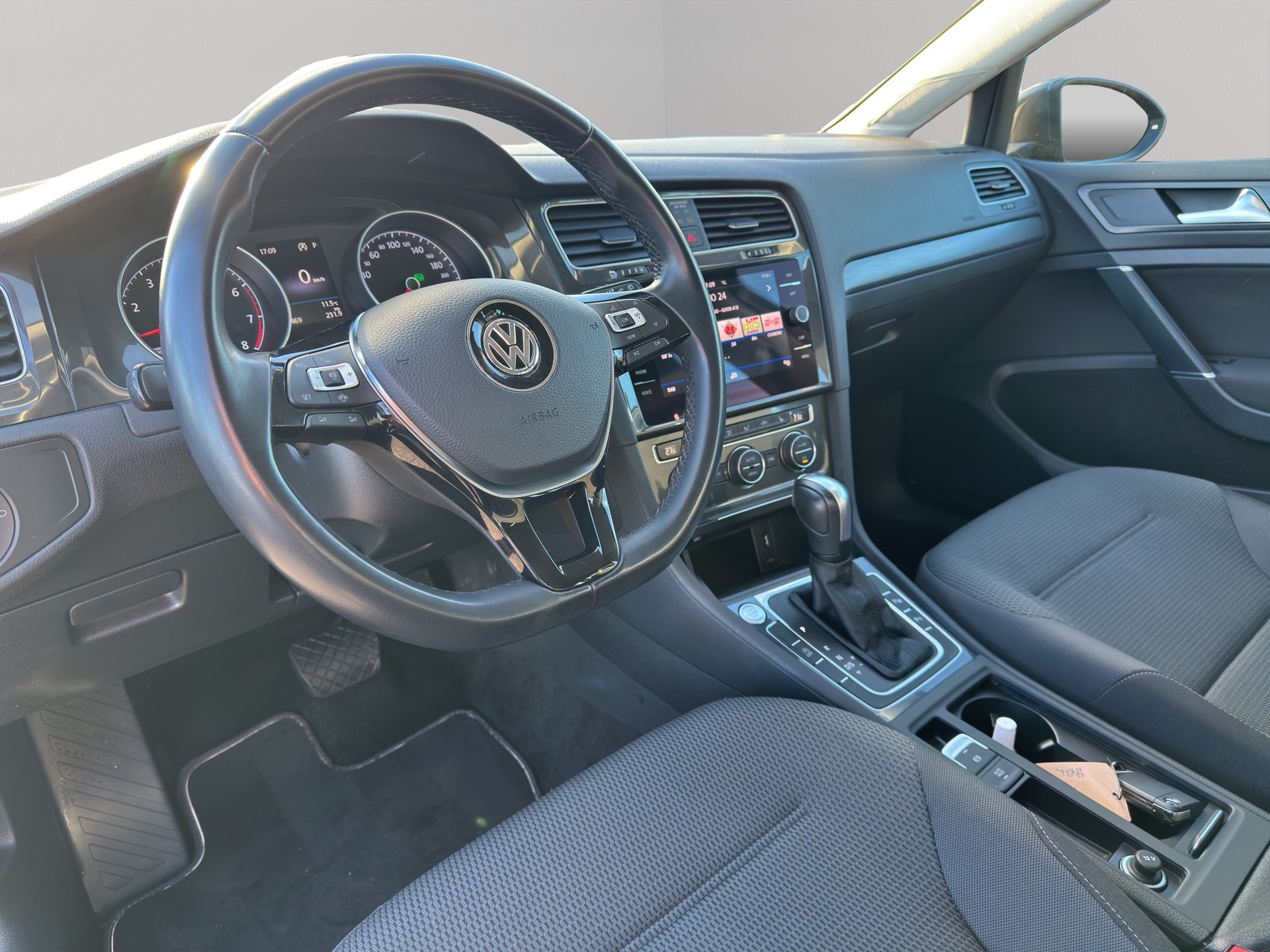 VW Golf Variant 1.5 TGI BlueMotion Comfortline DSG-image-9