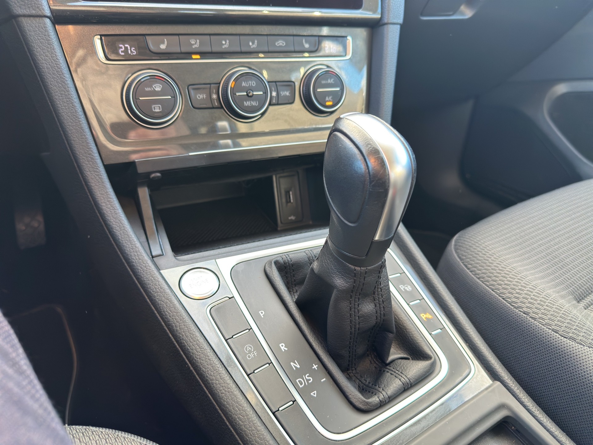 VW Golf Variant 1.5 TGI BlueMotion Comfortline DSG-image-14