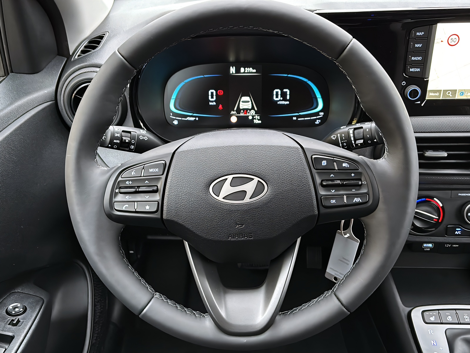 HYUNDAI i10 1.2 Amplia-image-13