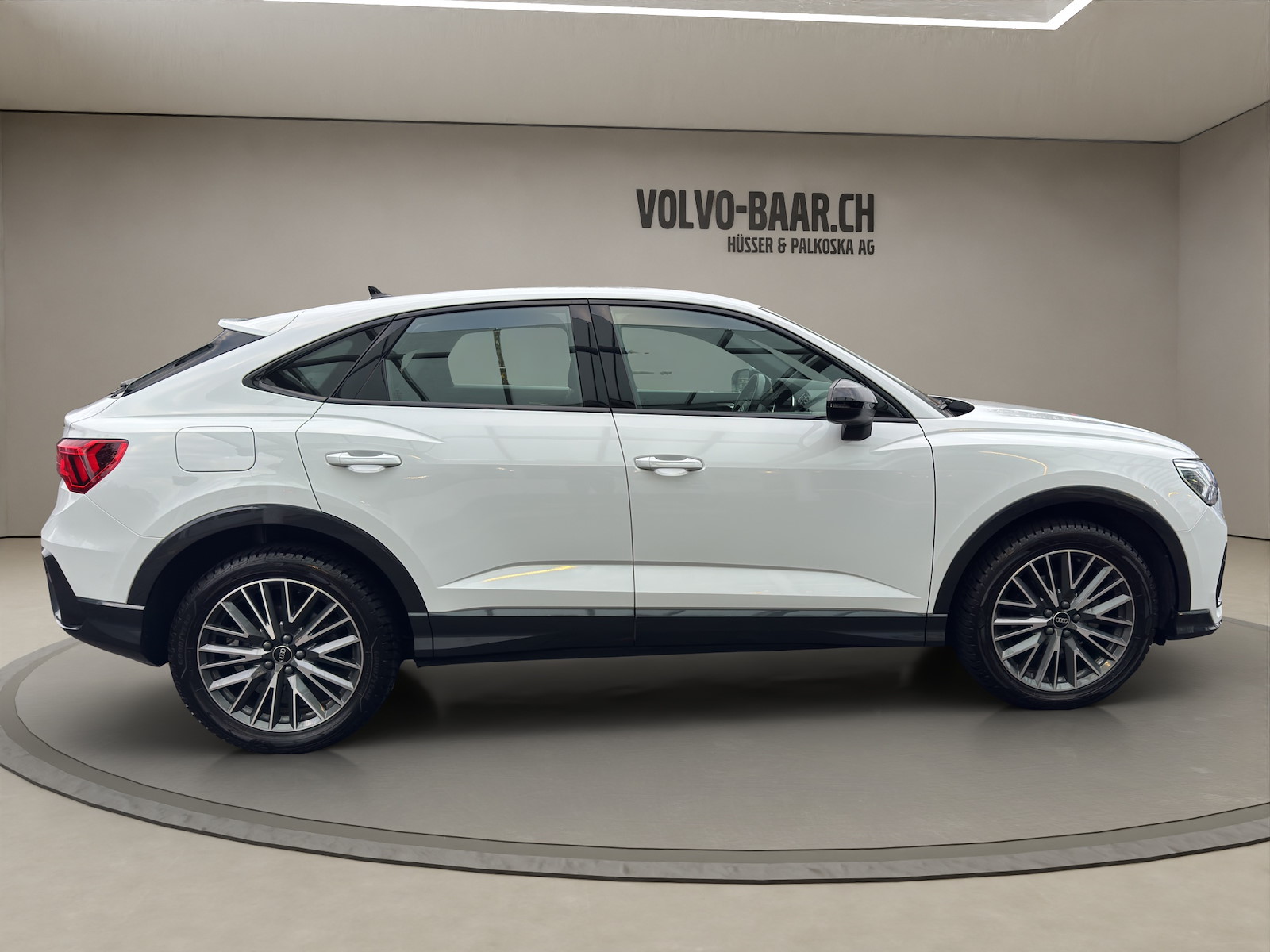 AUDI Q3 Sportback 1.5 35 TFSI S line Attraction S-Tronic-image-5