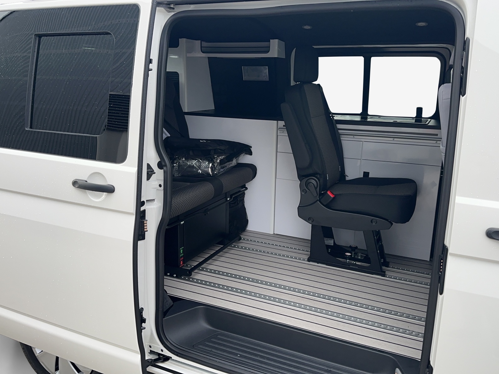 VW T6.1 2.0 TDI Envia Pure-image-11