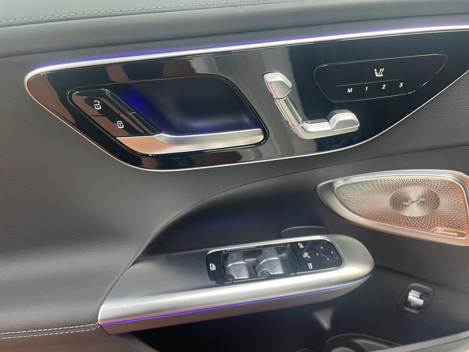 MERCEDES-BENZ C 220 d 4MATIC Swiss Star AMG Line-image-6
