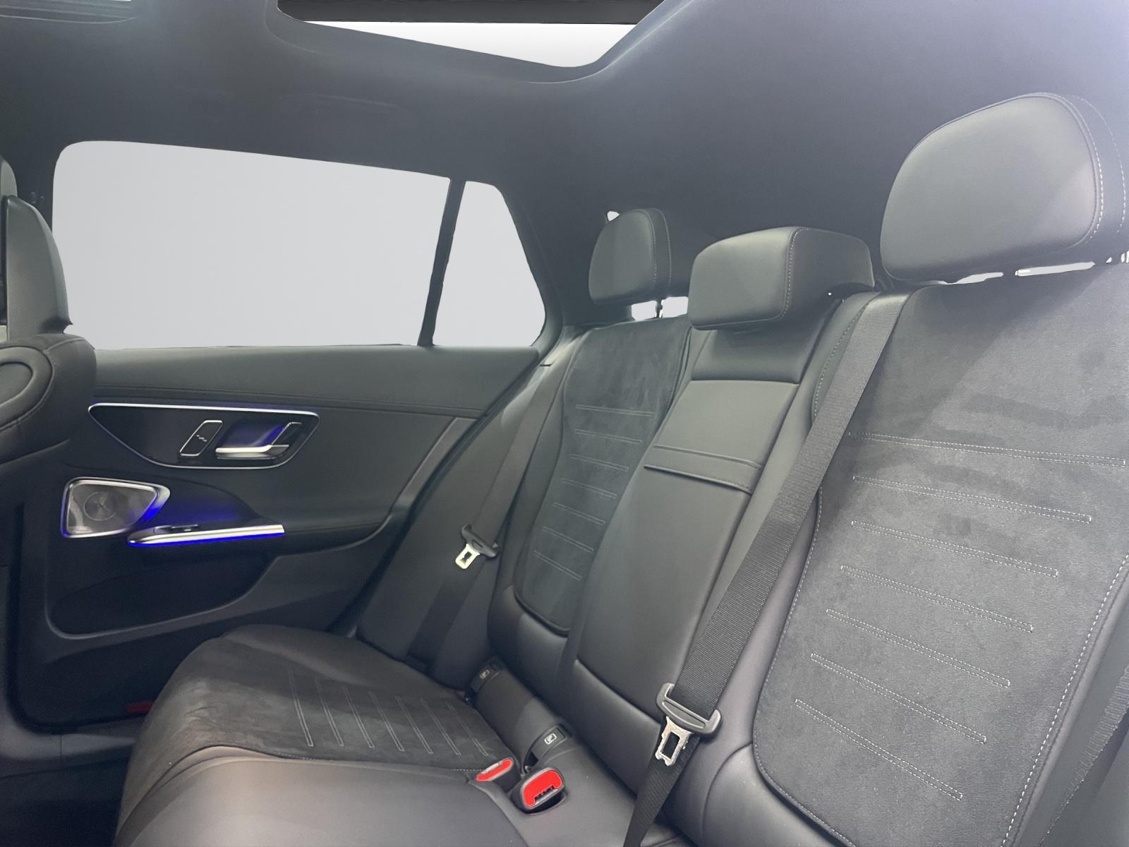 MERCEDES-BENZ C 220 d 4MATIC Swiss Star AMG Line-image-7