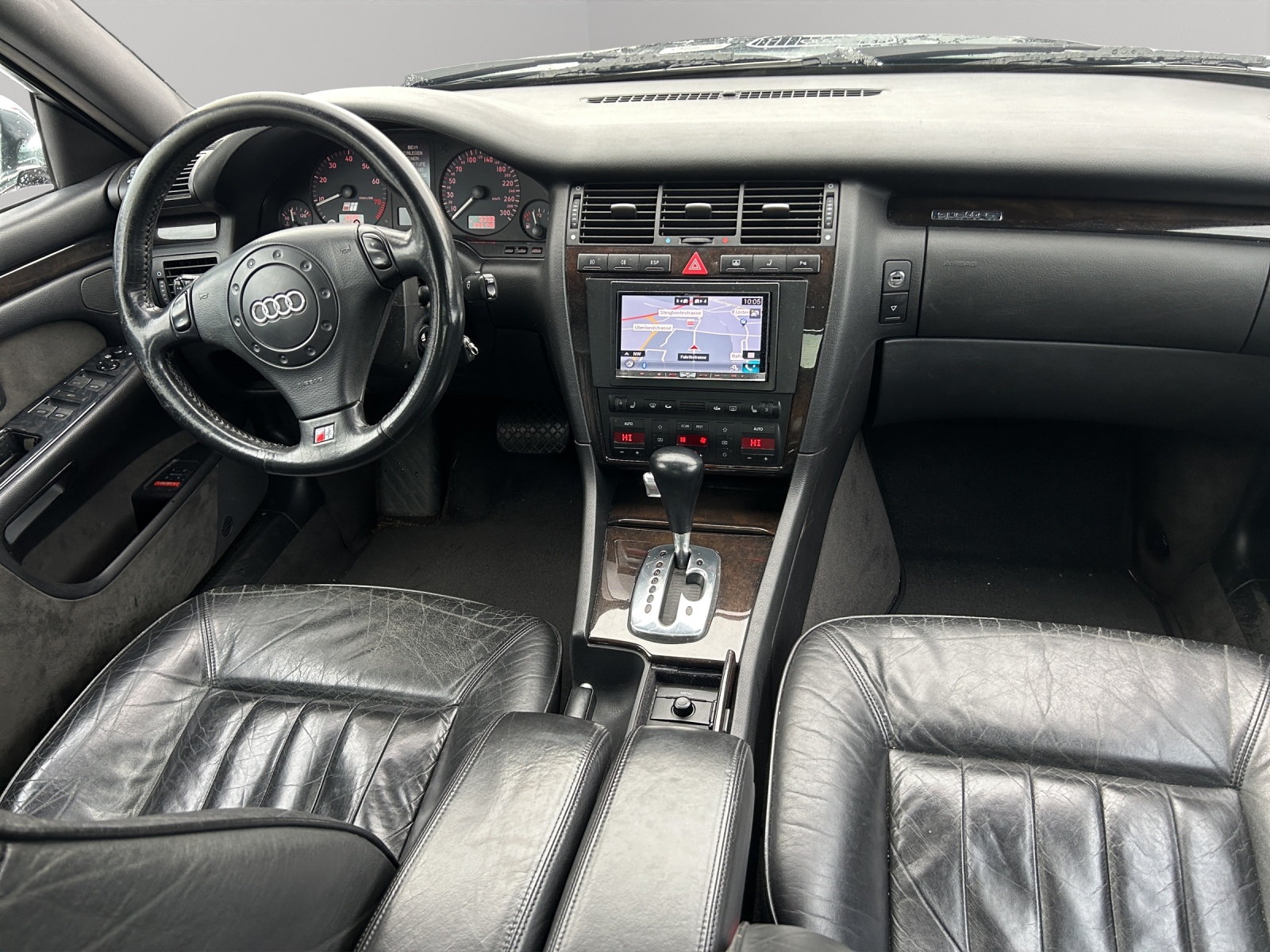 AUDI S8 4.2 quattro-image-9