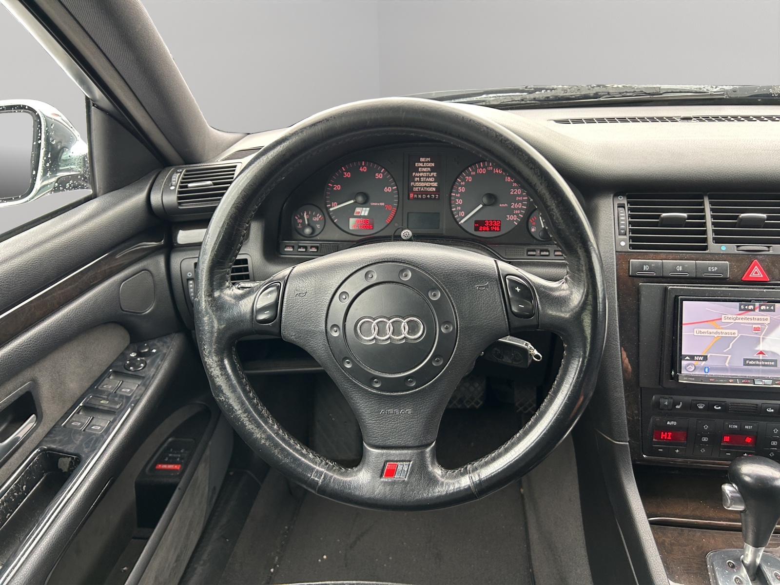 AUDI S8 4.2 quattro-image-17
