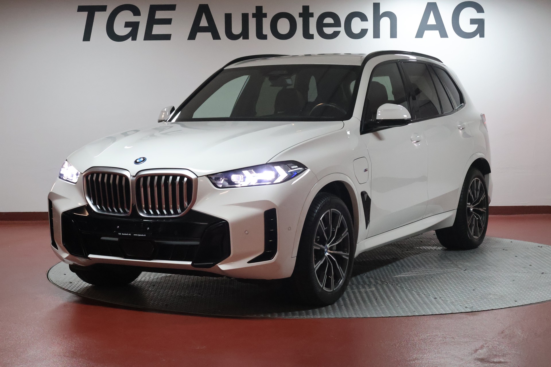 BMW X5 xDrive 50e M Sport Steptronic-image-0