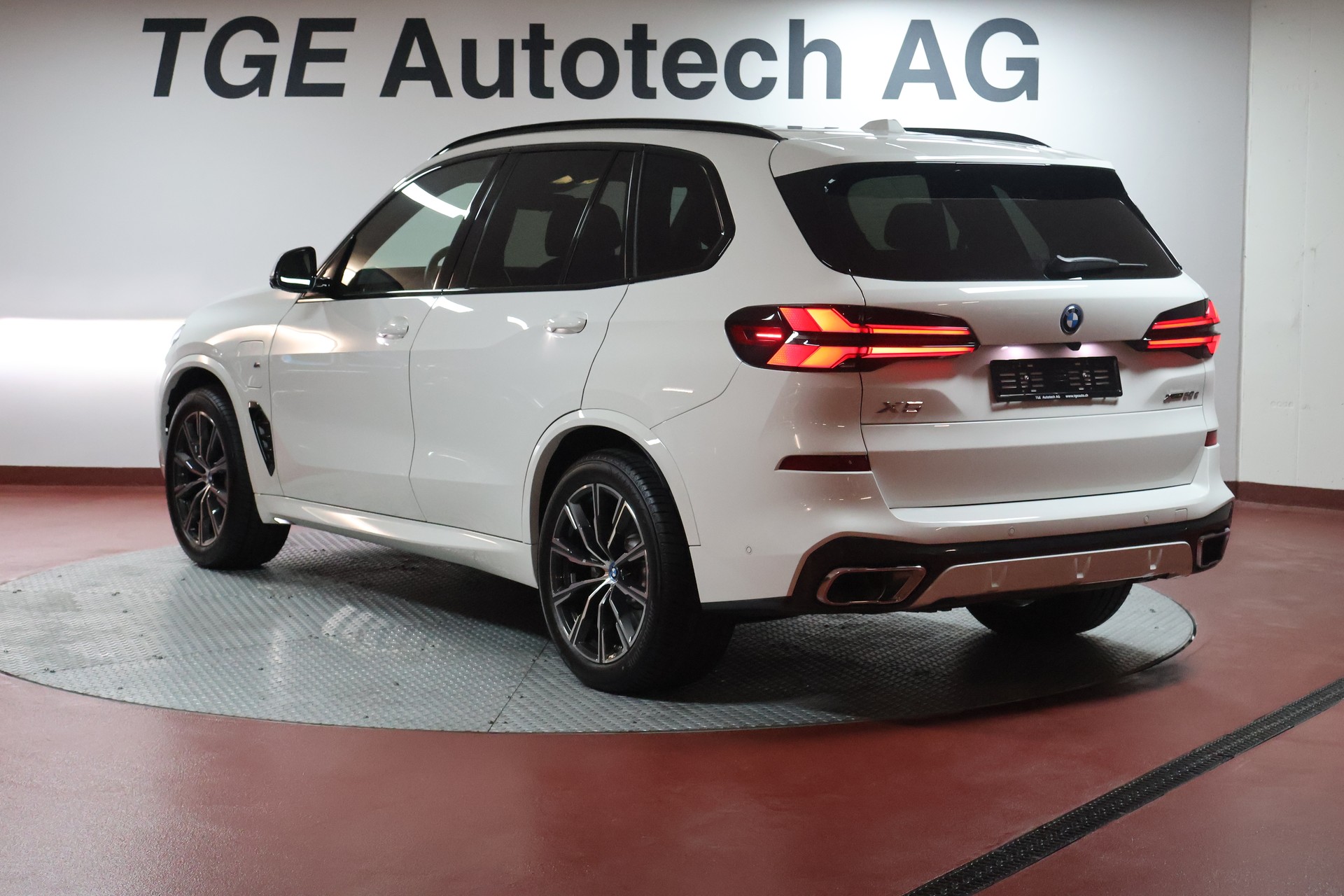 BMW X5 xDrive 50e M Sport Steptronic-image-18