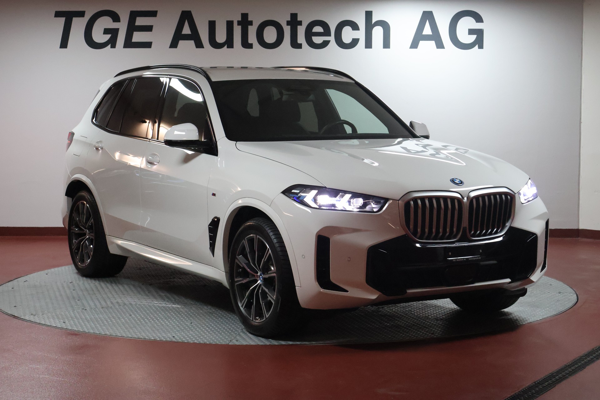 BMW X5 xDrive 50e M Sport Steptronic-image-2