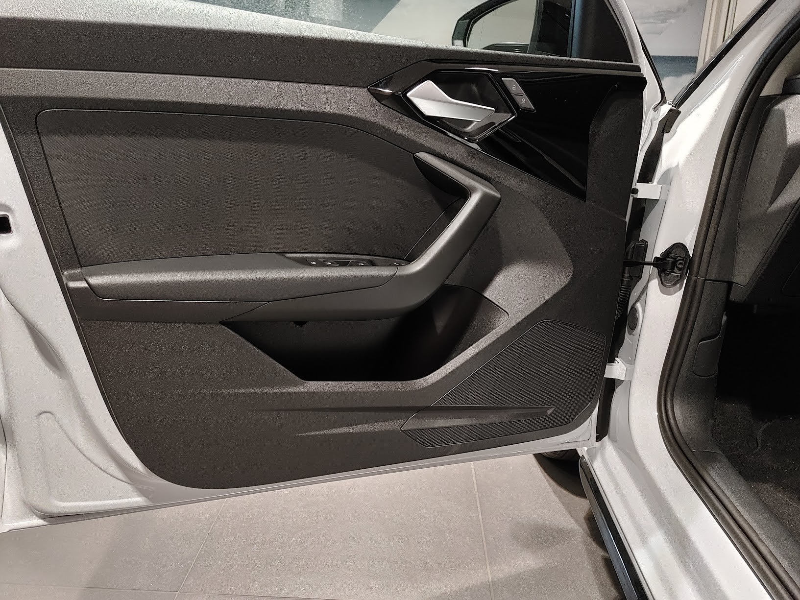 AUDI A1 Sportback 30 TFSI Attraction S-tronic-image-2