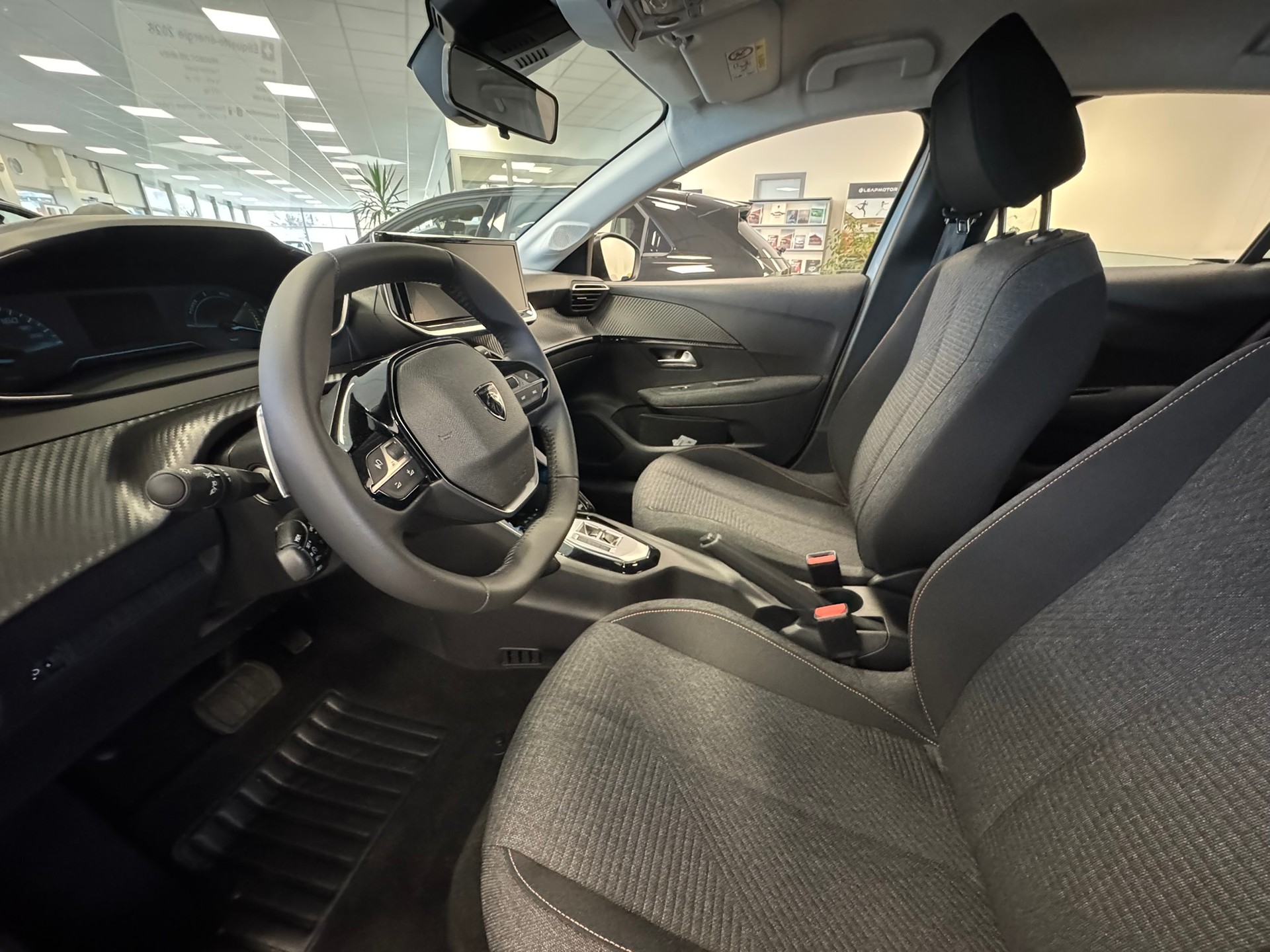 PEUGEOT 208 1.2 MHEV 110 Style-image-6