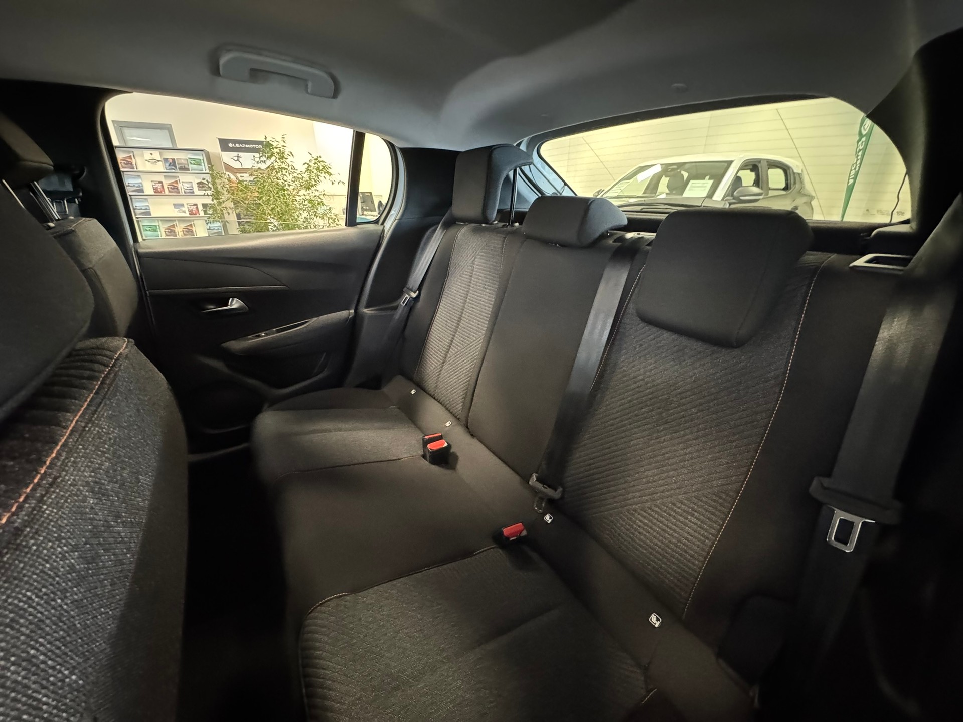 PEUGEOT 208 1.2 MHEV 110 Style-image-7
