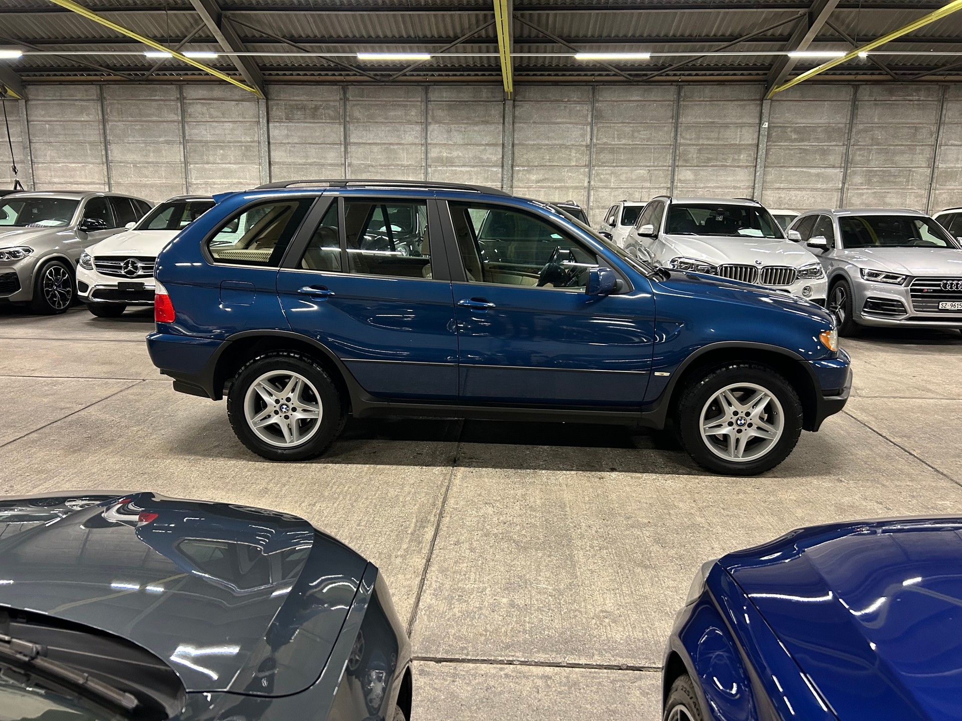 BMW X5 3.0i-image-2