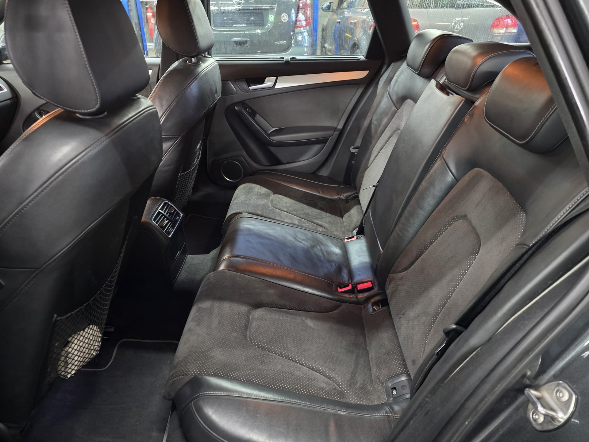 AUDI A4 Avant 2.0 TDI quattro S-tronic-image-14