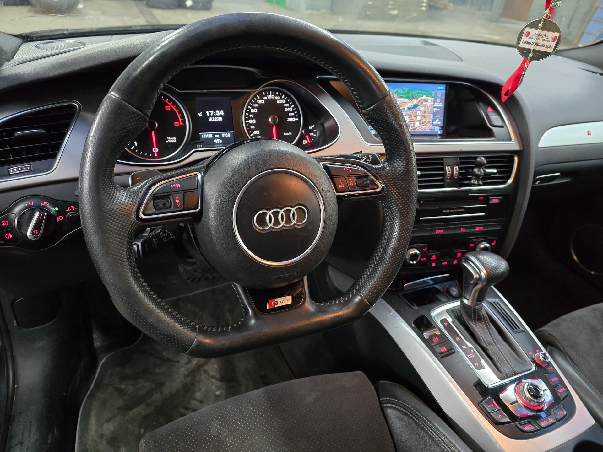 AUDI A4 Avant 2.0 TDI quattro S-tronic-image-12
