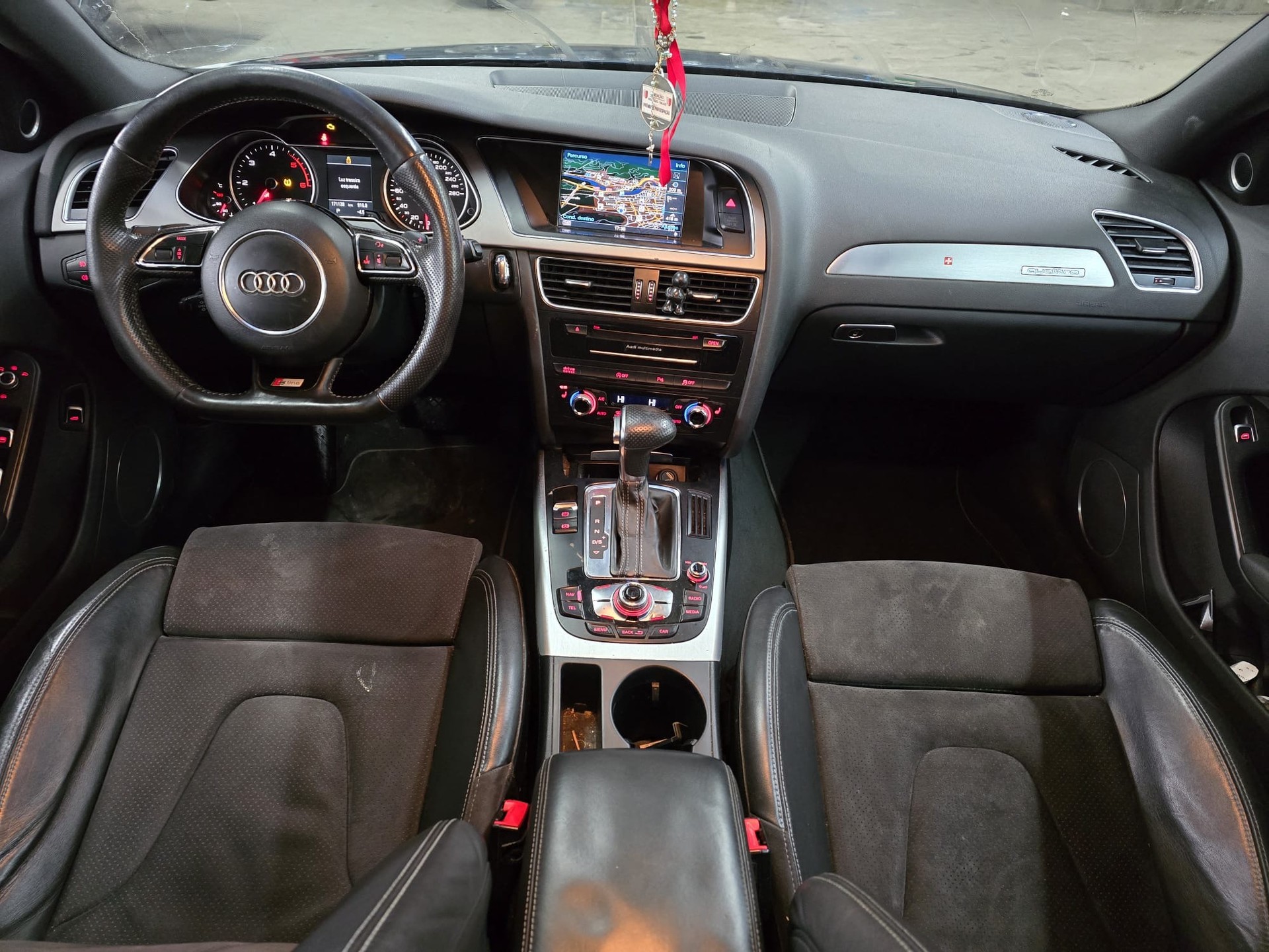 AUDI A4 Avant 2.0 TDI quattro S-tronic-image-11