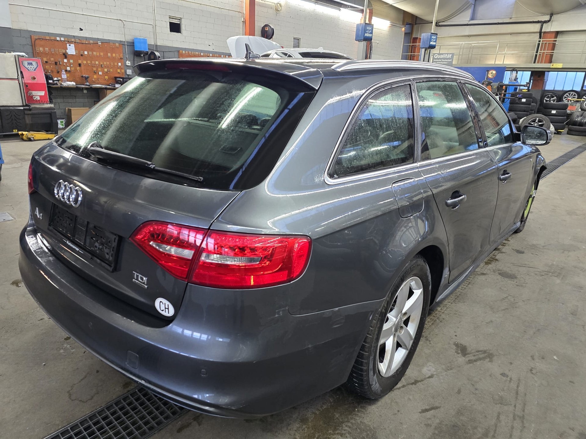 AUDI A4 Avant 2.0 TDI quattro S-tronic-image-8
