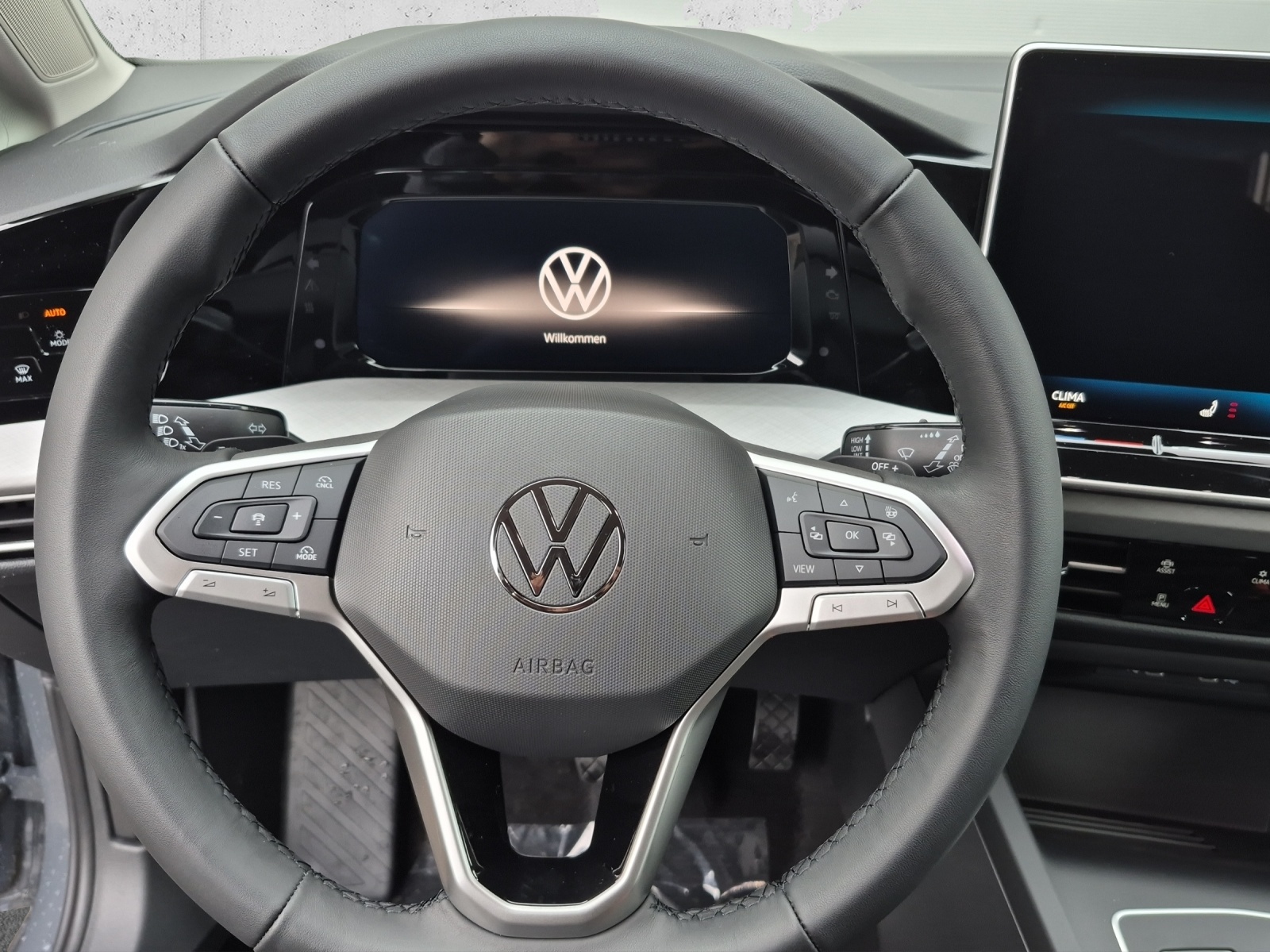VW Golf 1.5 e TSI mHEV United DSG-image-9