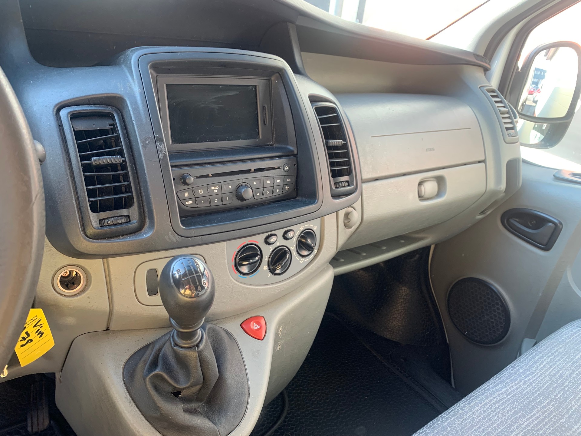 RENAULT Trafic 2.0 dCi 115 2.9t L1H1-image-7