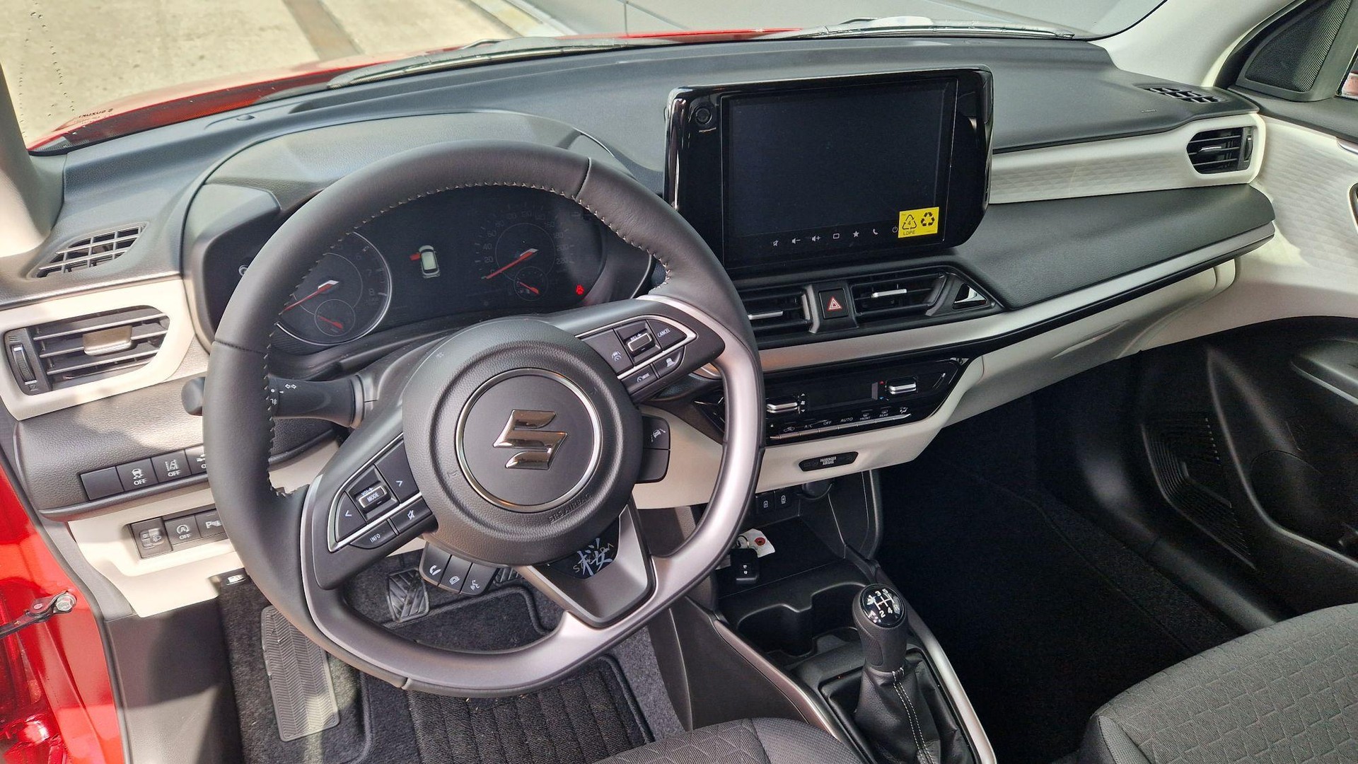 SUZUKI Swift 1.2 Sakura Top Hybrid 4x4-image-4