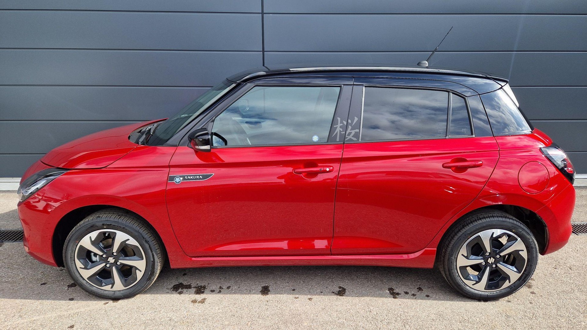 SUZUKI Swift 1.2 Sakura Top Hybrid 4x4-image-2