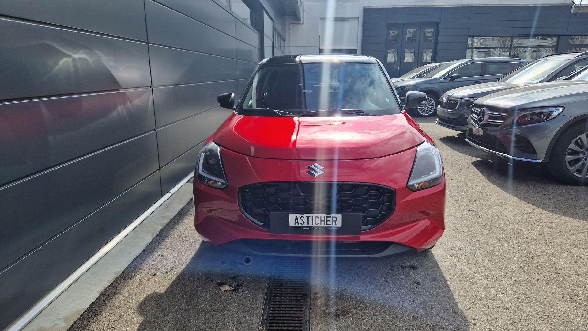 SUZUKI Swift 1.2 Sakura Top Hybrid 4x4-image-3