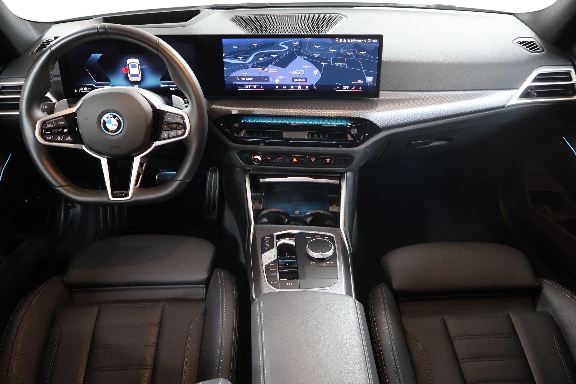 BMW 330e x DriveTouring Steptronic M Sport-image-10