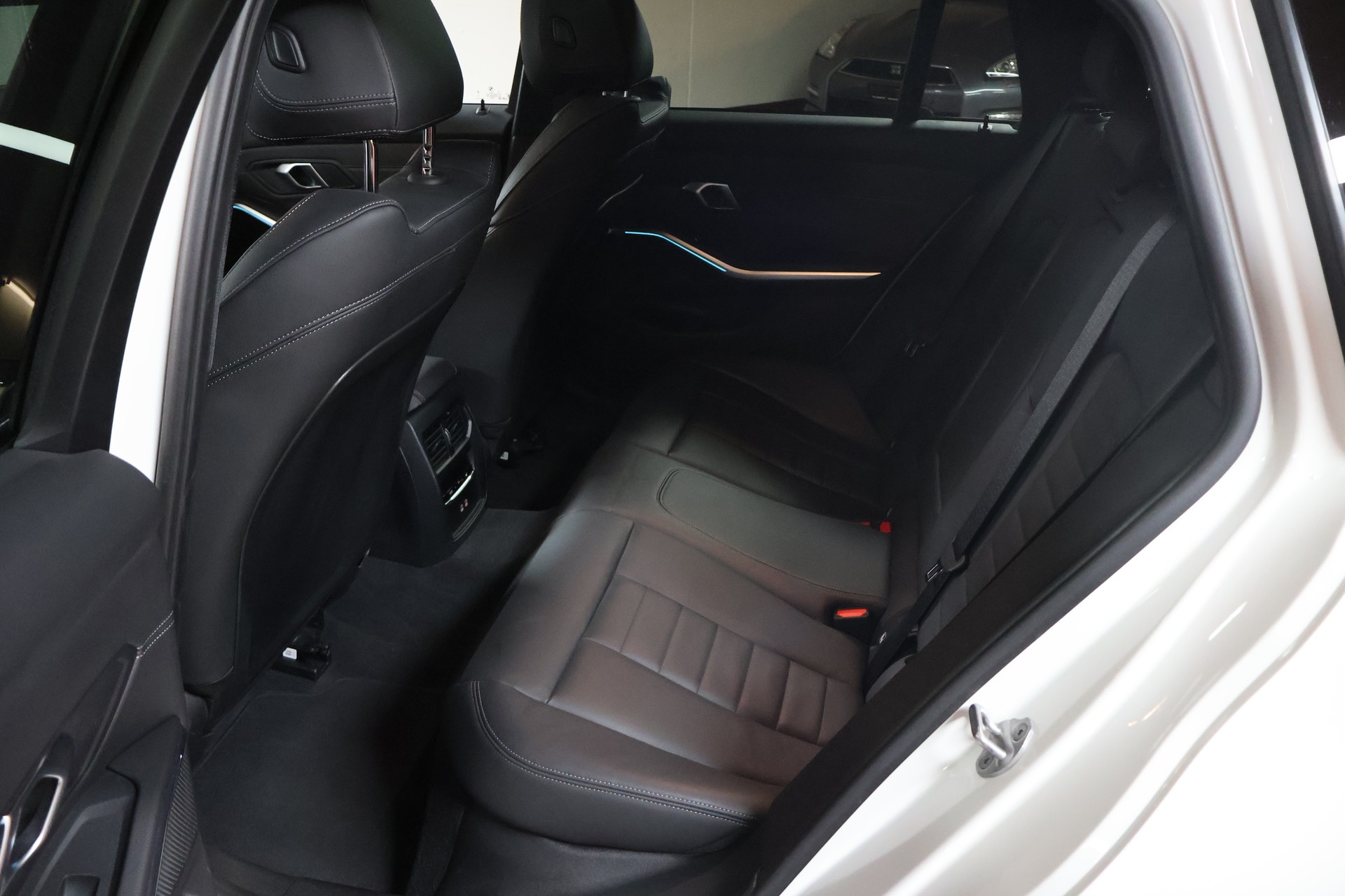 BMW 330e x DriveTouring Steptronic M Sport-image-20