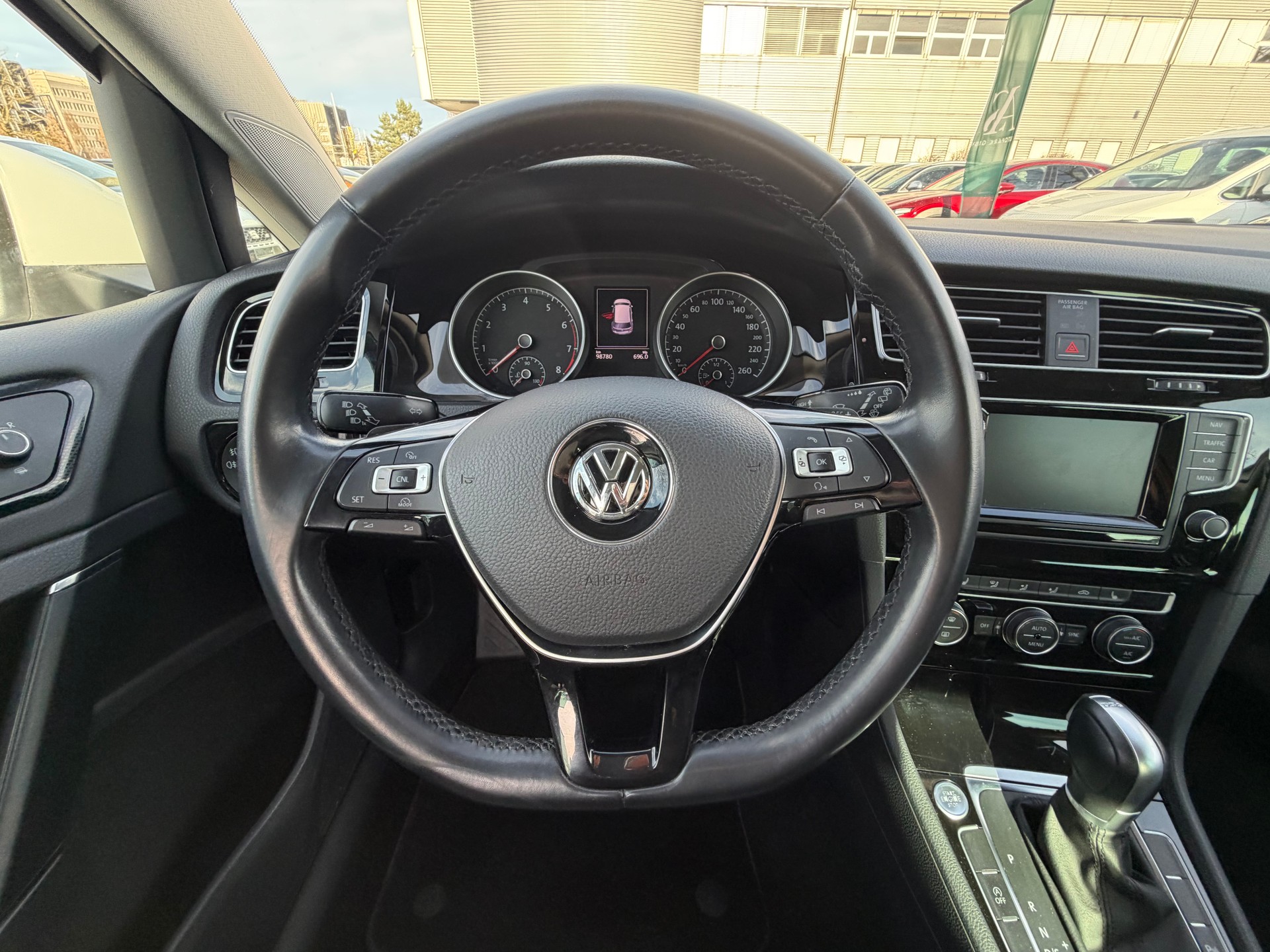 VW Golf 1.4 TSI Highline DSG-image-11