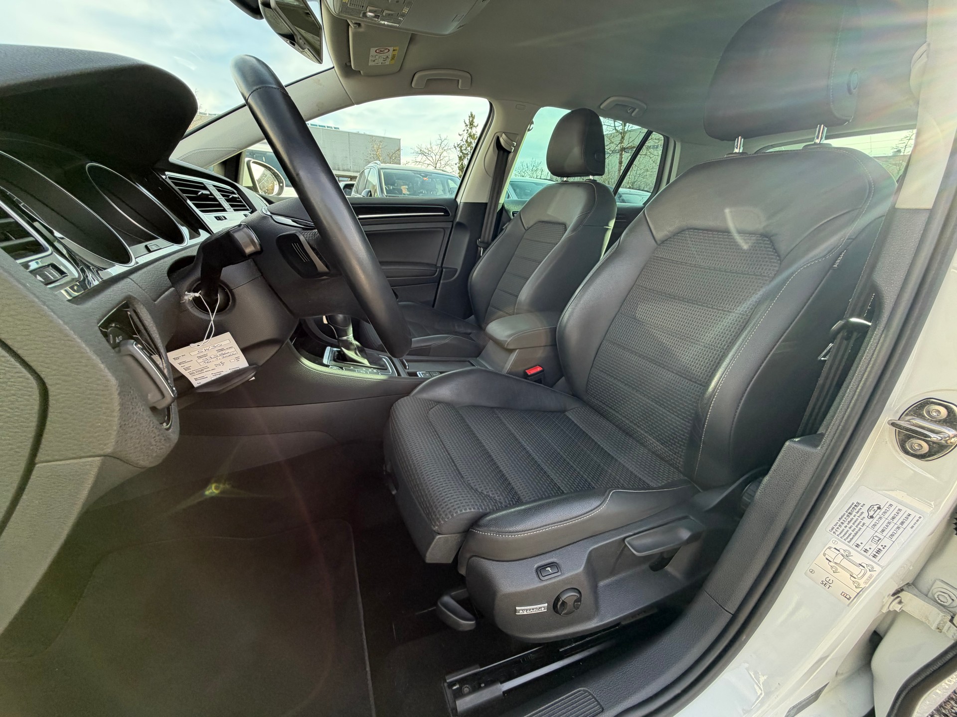 VW Golf 1.4 TSI Highline DSG-image-8