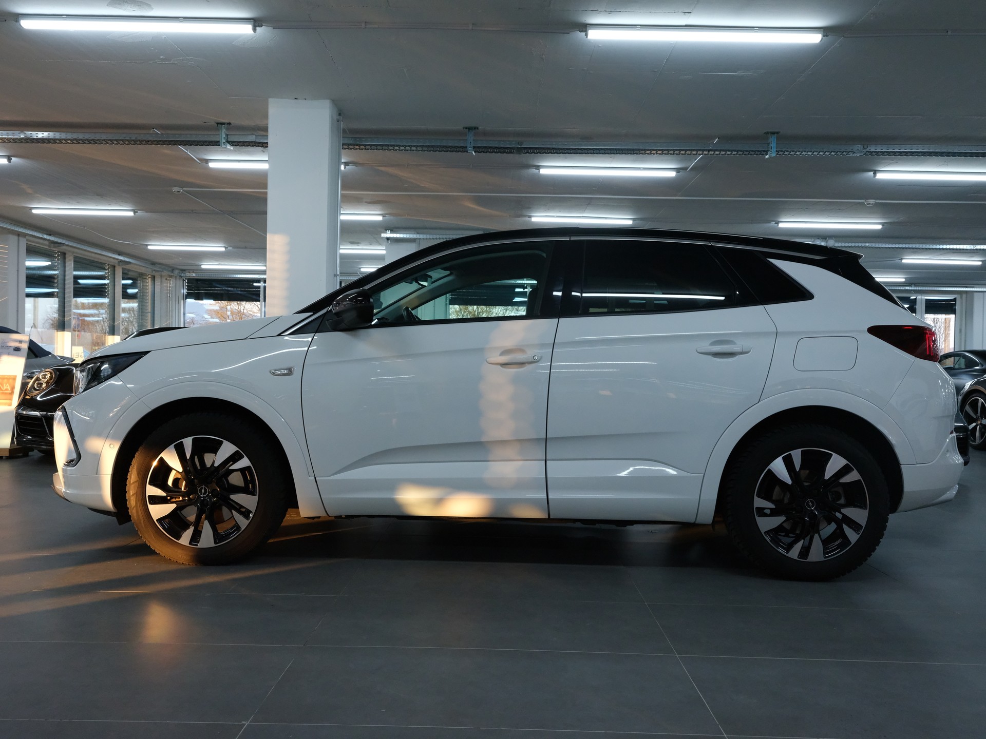 OPEL Grandland 1.6 Hybrid Ultimate Automatik-image-5