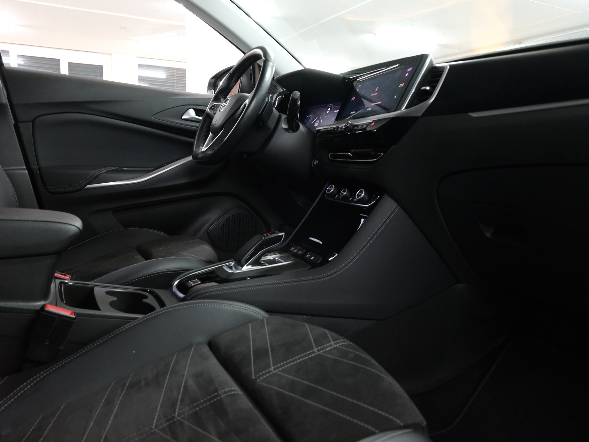 OPEL Grandland 1.6 Hybrid Ultimate Automatik-image-24