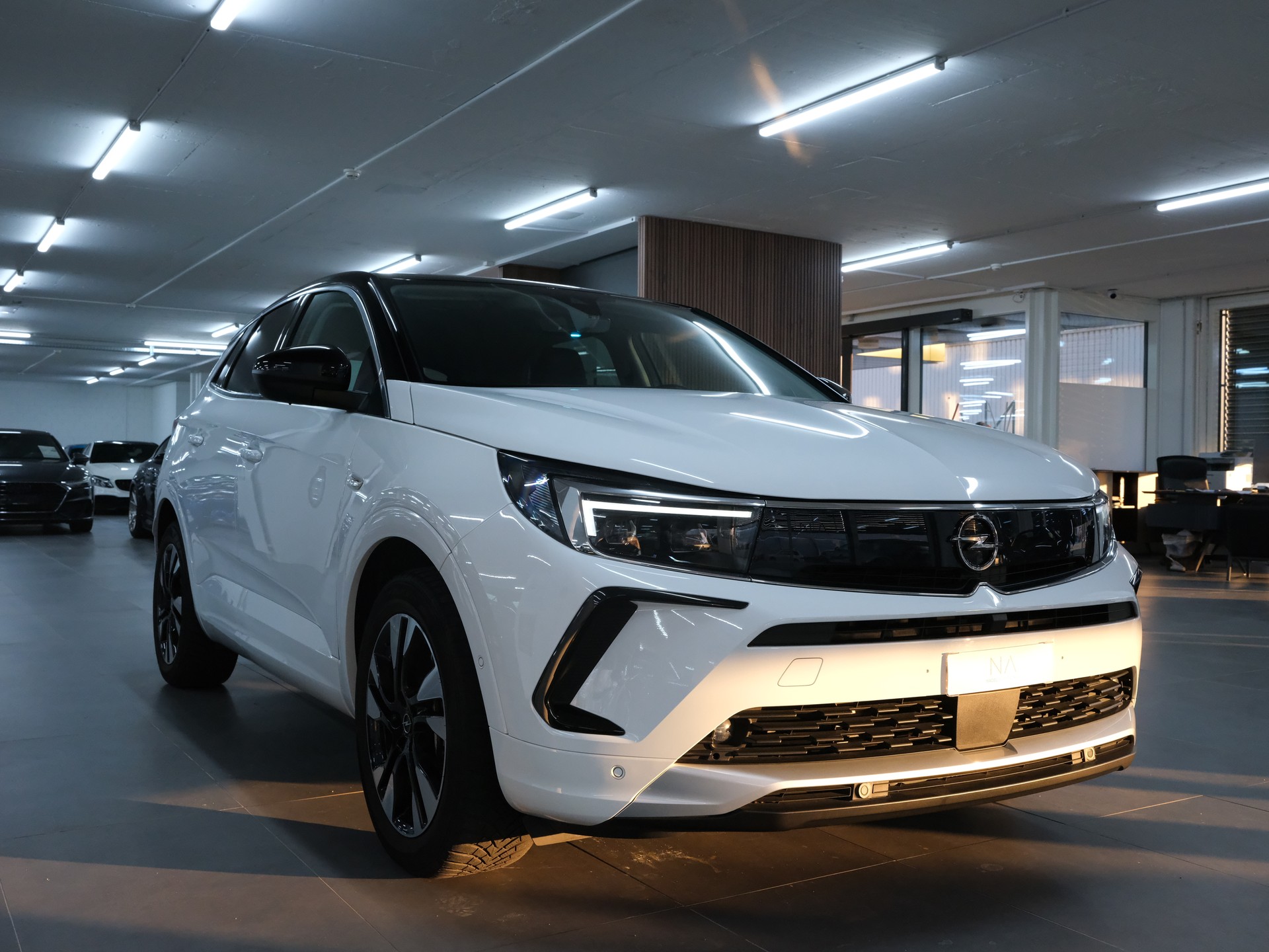 OPEL Grandland 1.6 Hybrid Ultimate Automatik-showroom-element-1