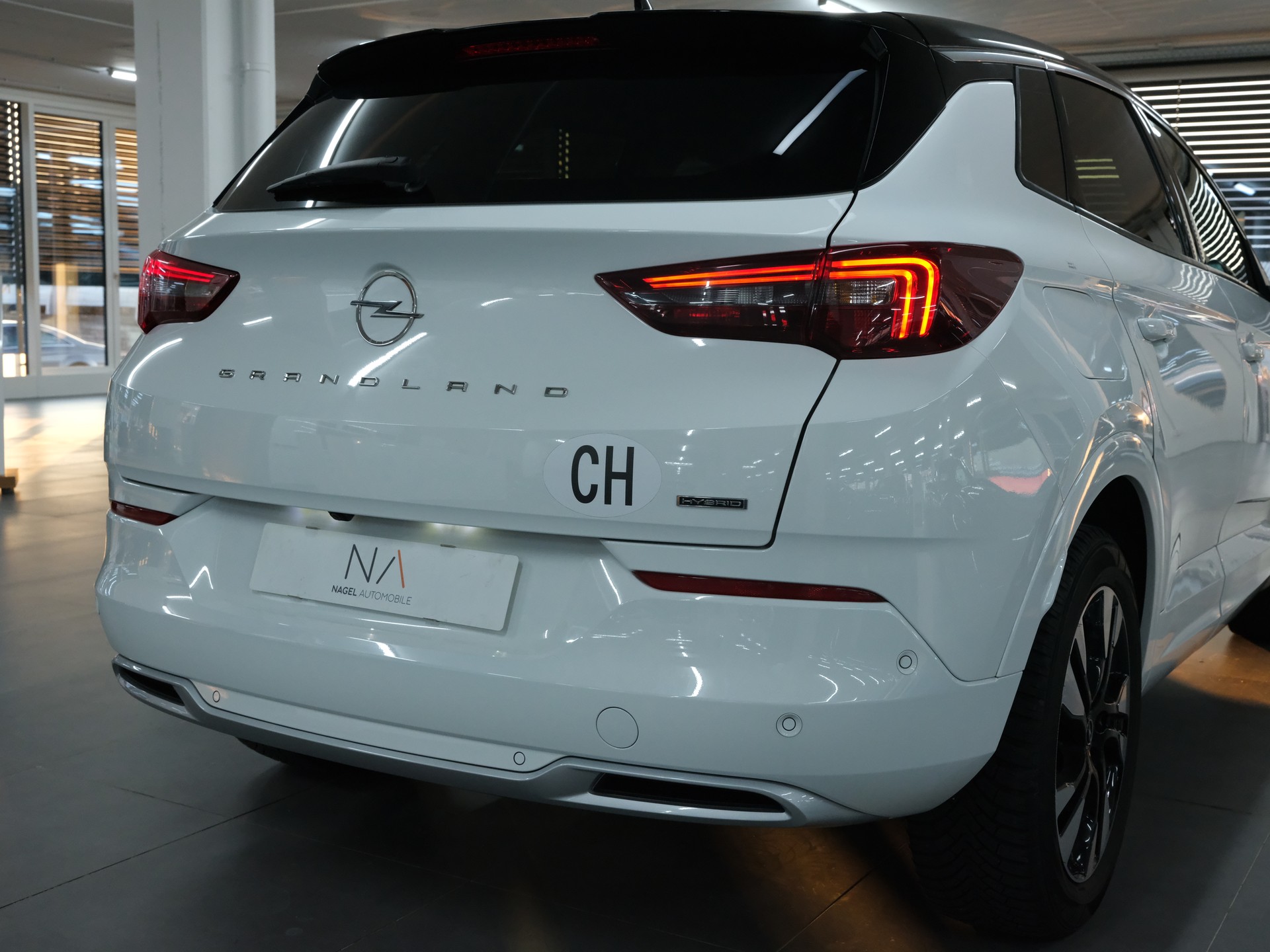 OPEL Grandland 1.6 Hybrid Ultimate Automatik-image-9