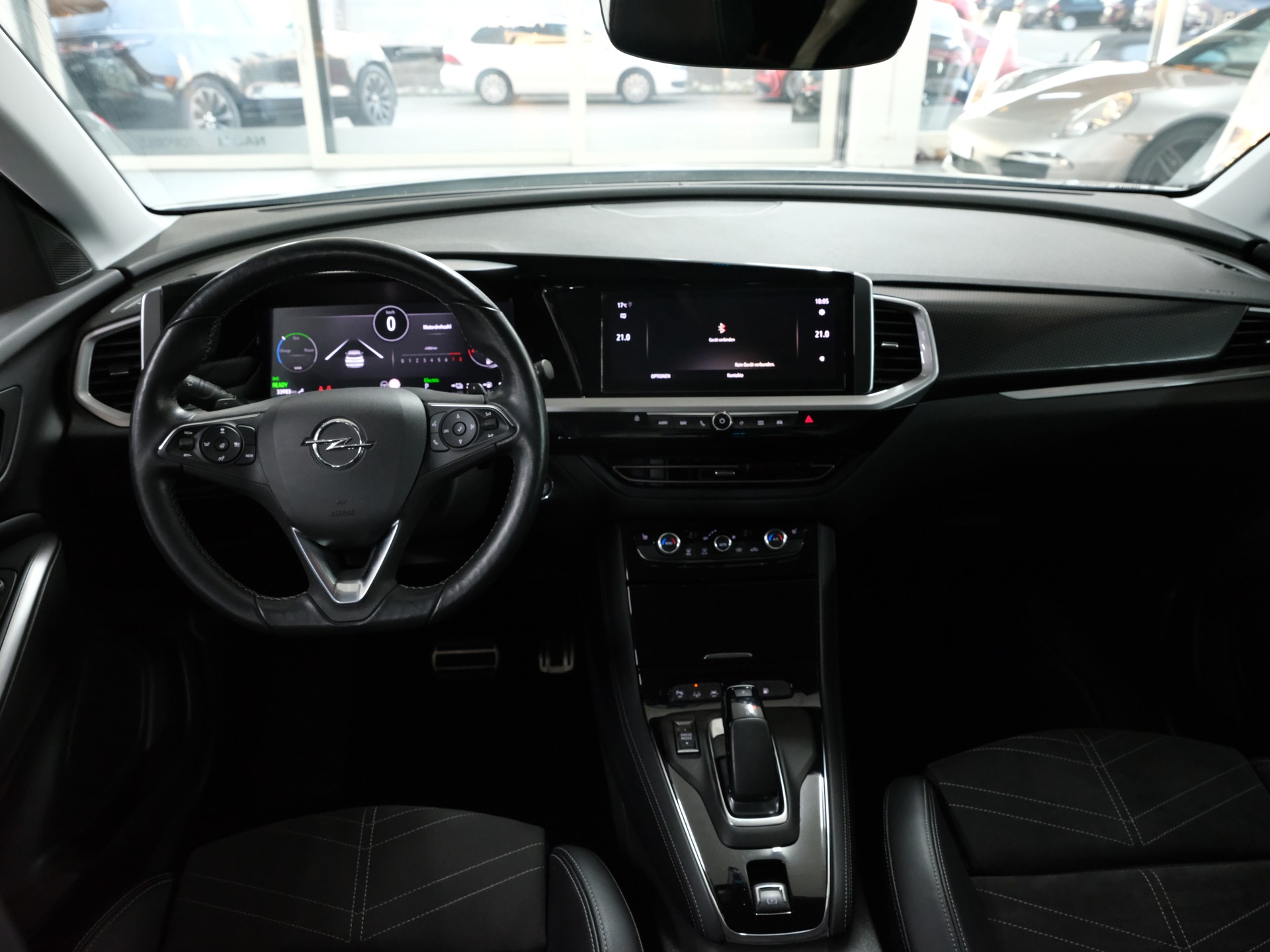 OPEL Grandland 1.6 Hybrid Ultimate Automatik-image-19